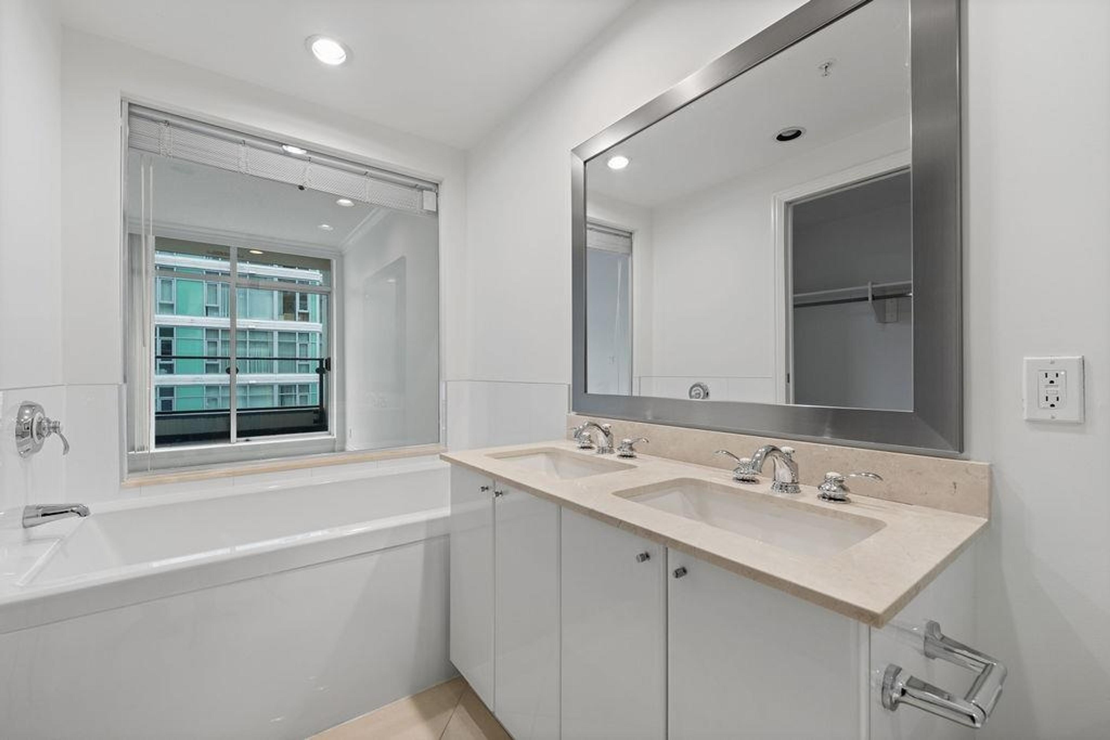 #403 162 VICTORY SHIP WAY - 31