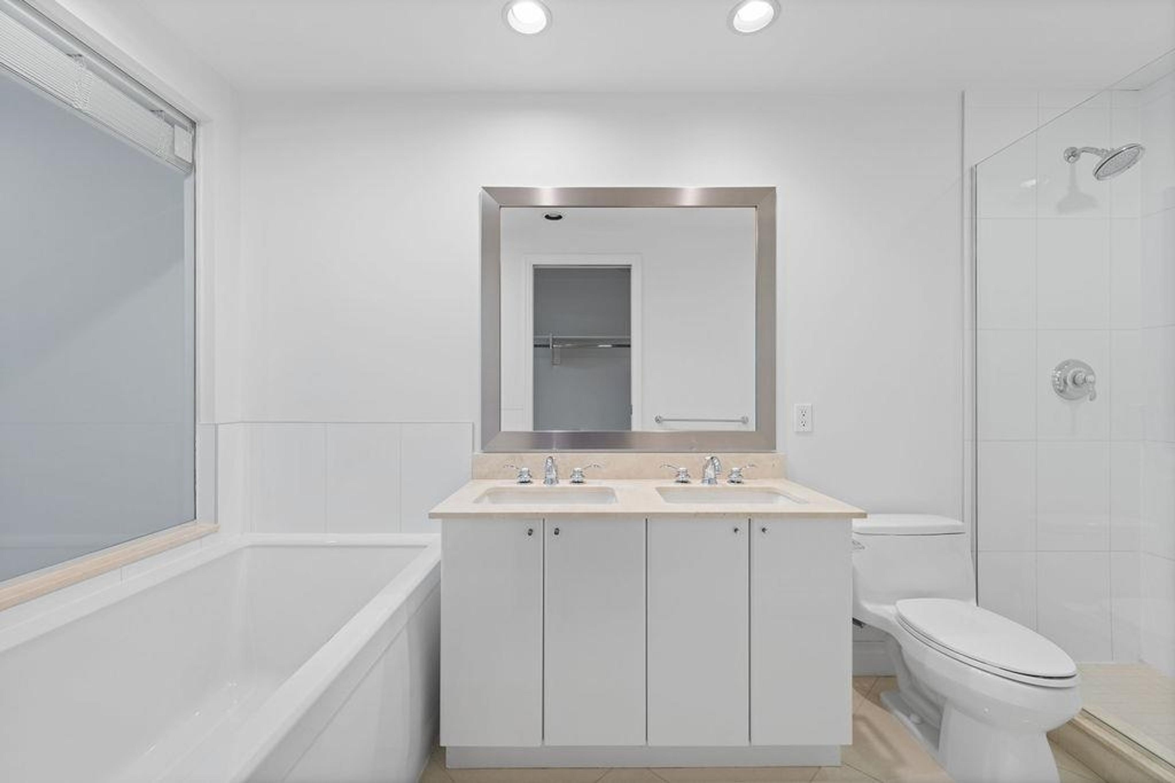 #403 162 VICTORY SHIP WAY - 29