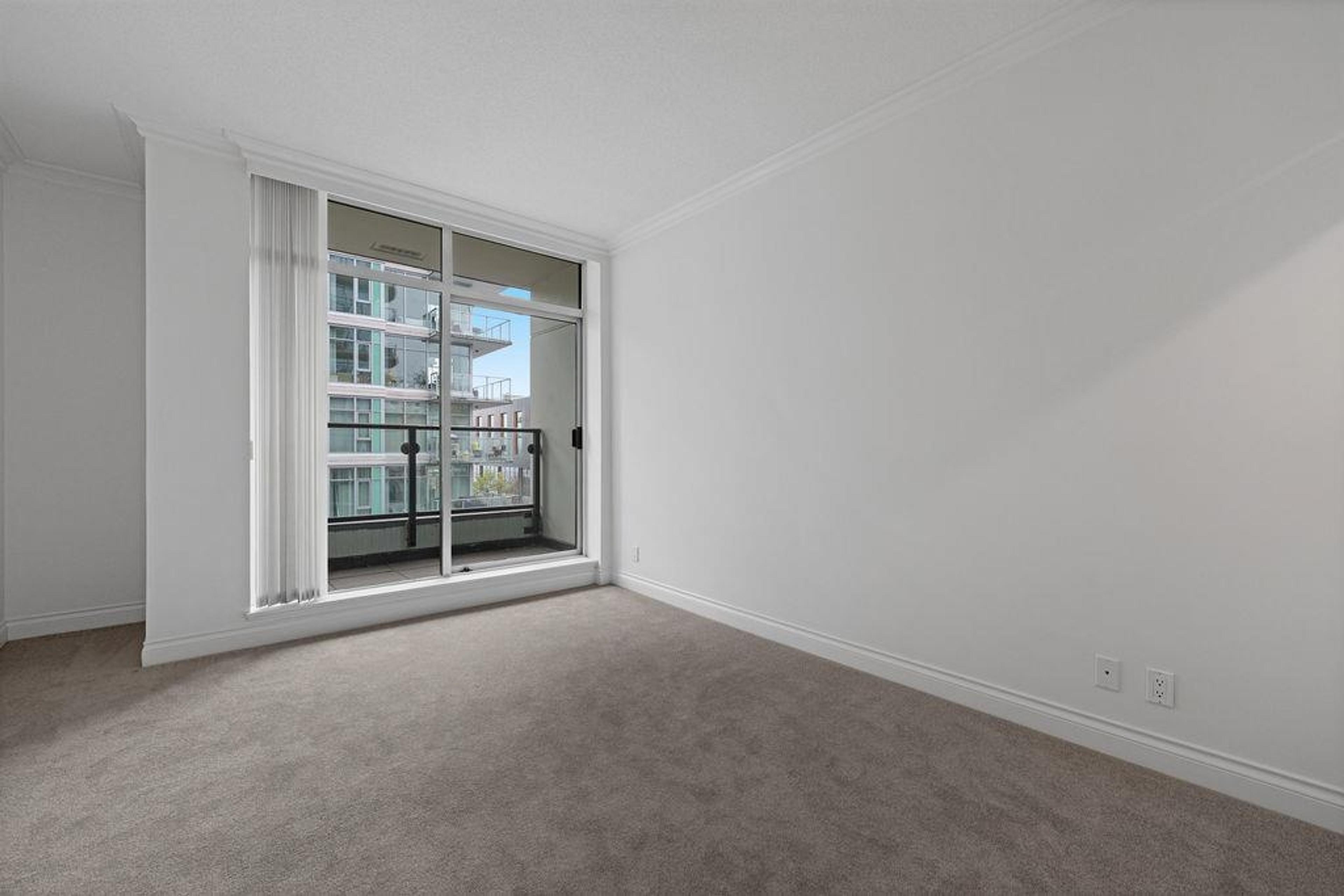 #403 162 VICTORY SHIP WAY - 21