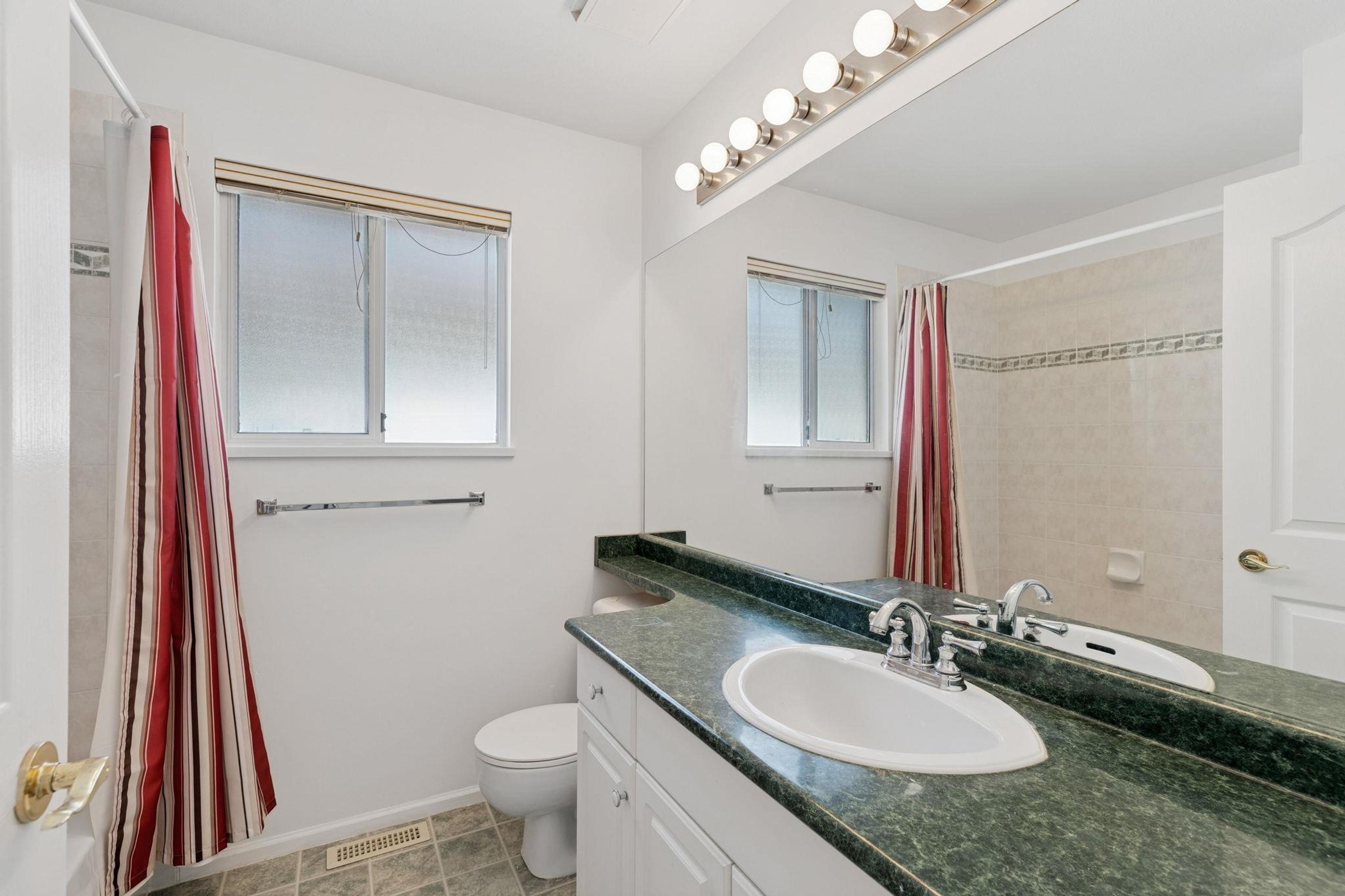 1239 THAMES CLOSE - 27