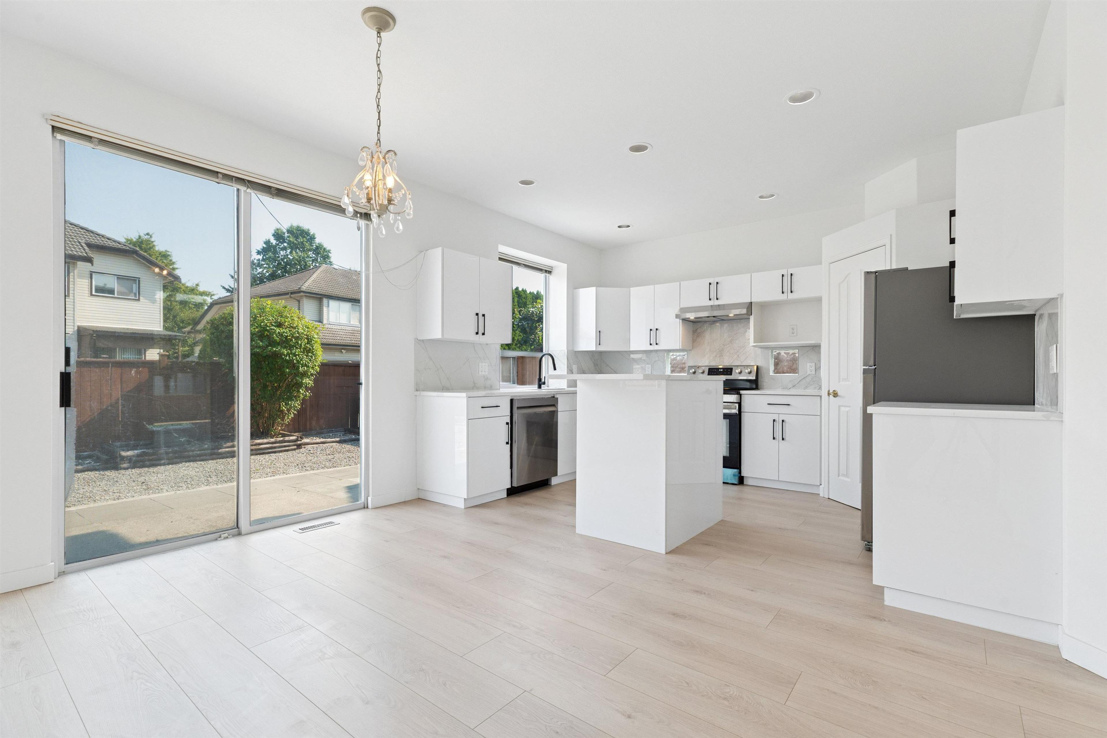 1239 THAMES CLOSE - 13