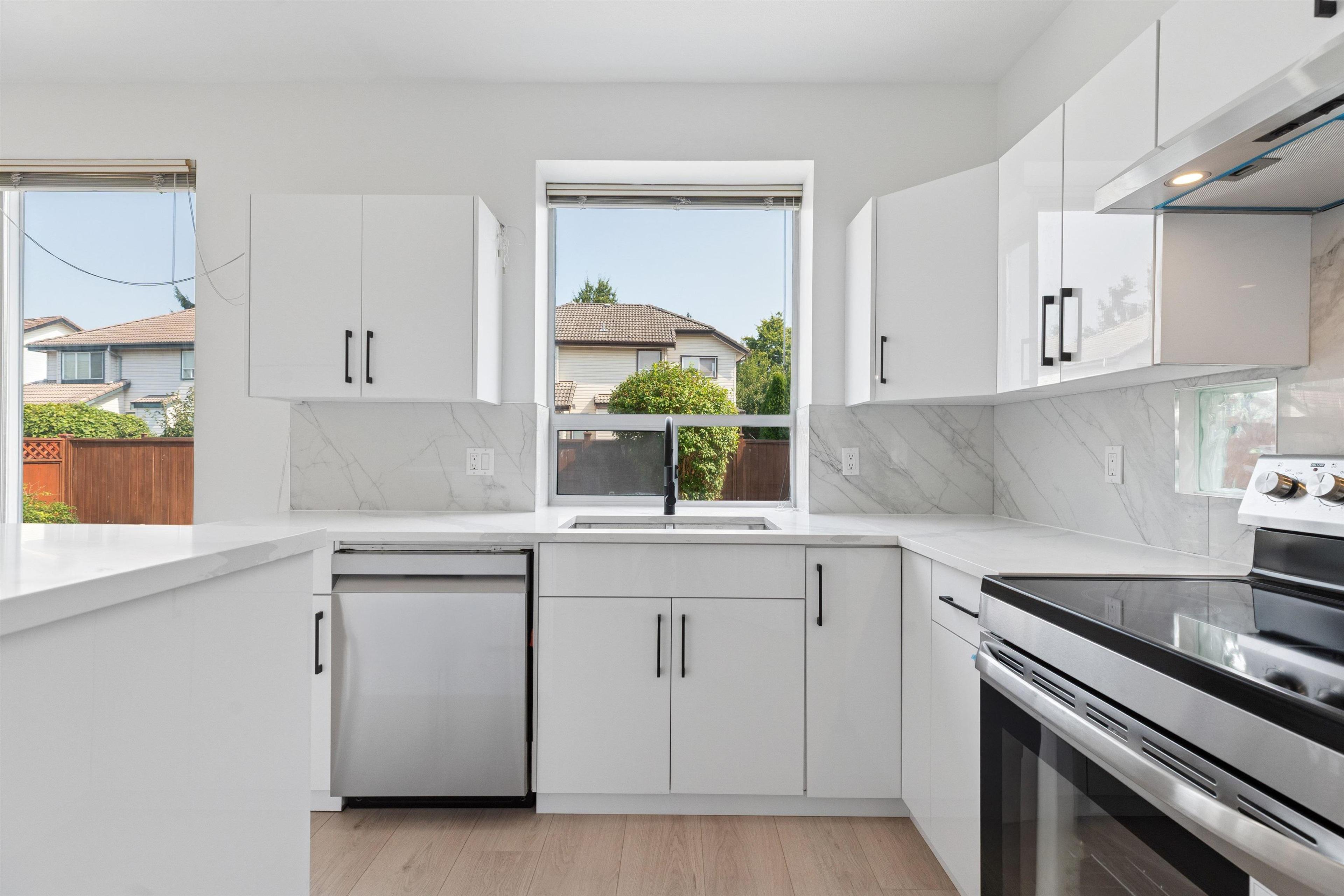 1239 THAMES CLOSE - 16