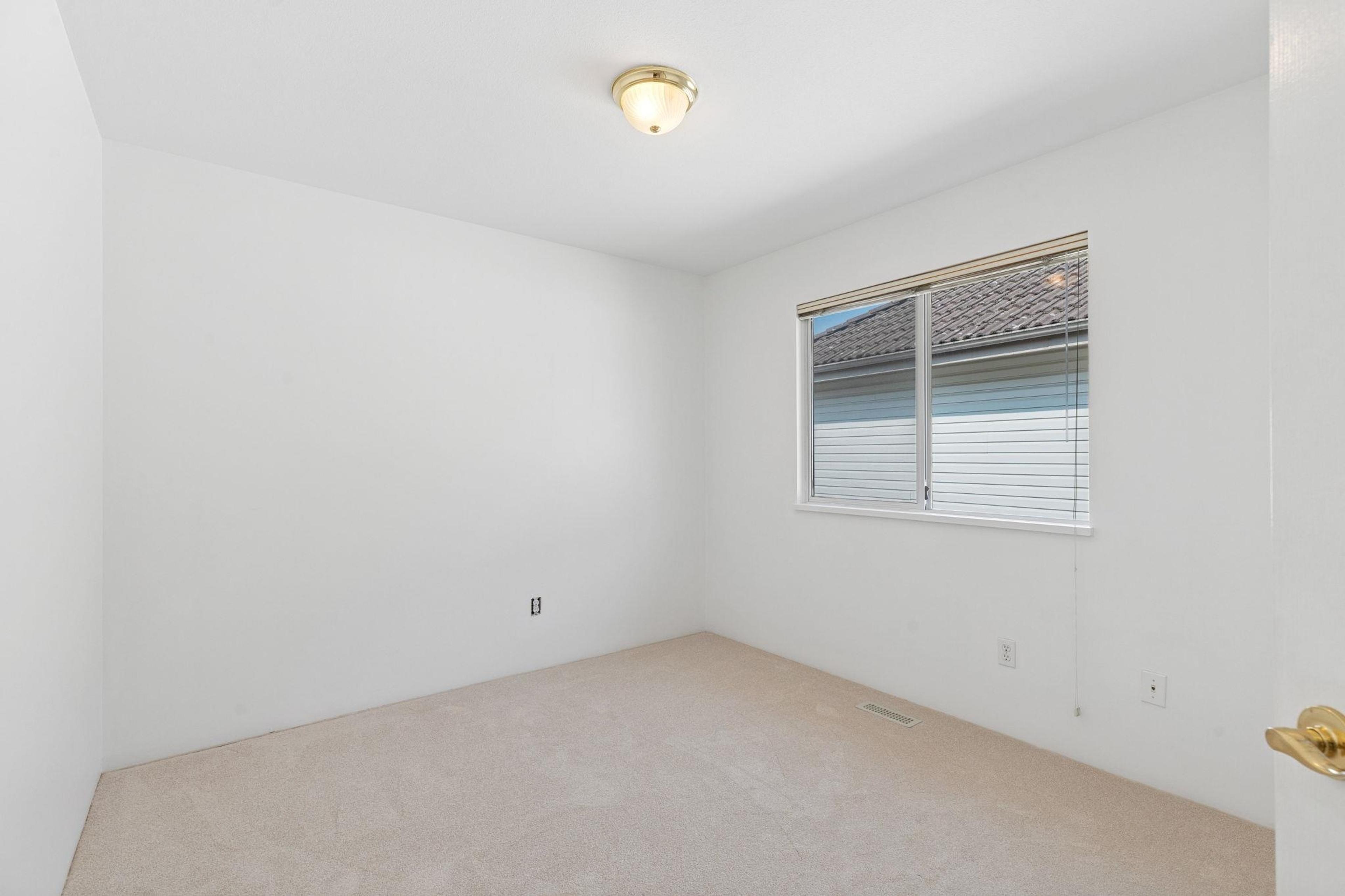 1239 THAMES CLOSE - 26