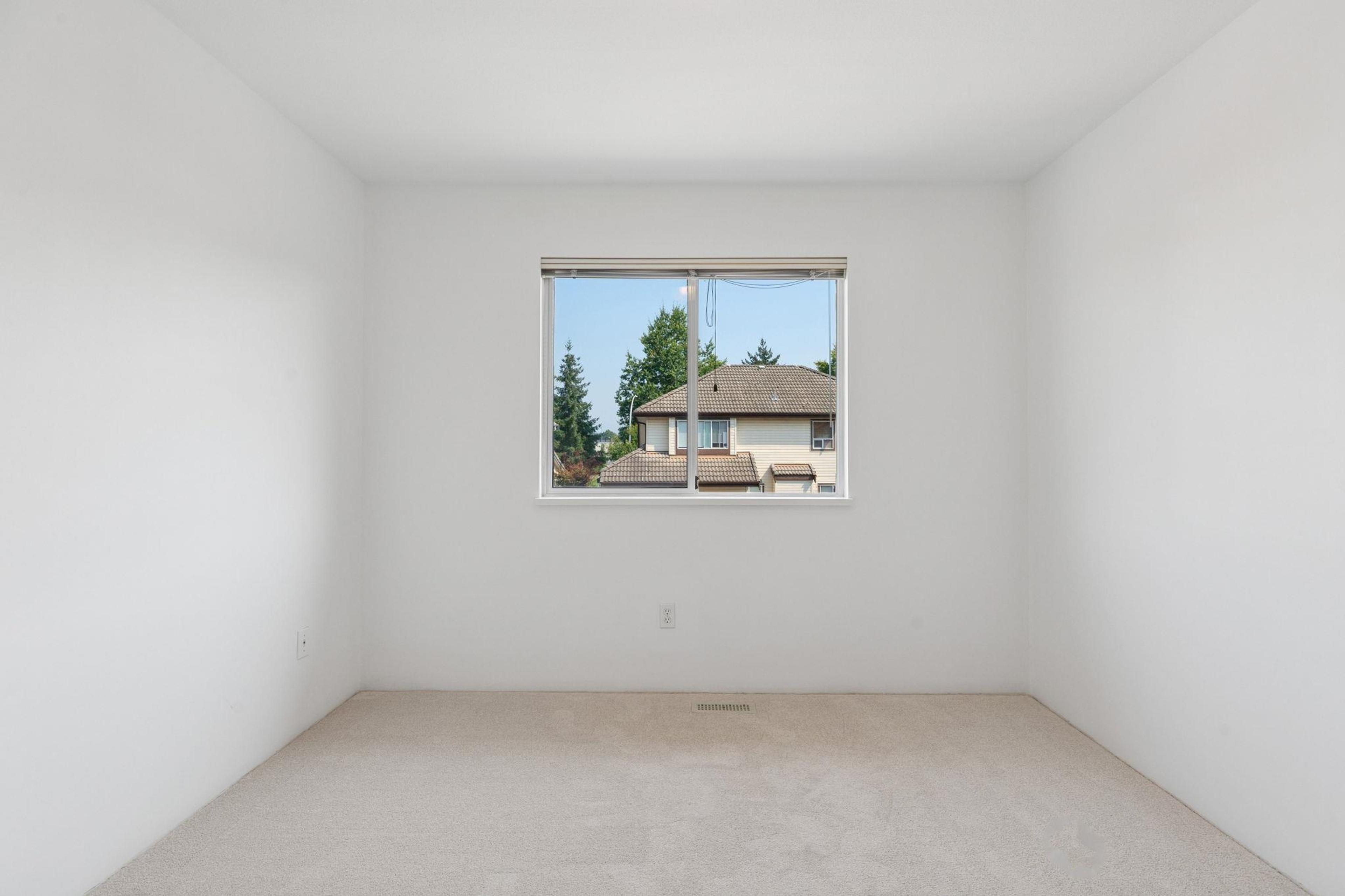 1239 THAMES CLOSE - 28