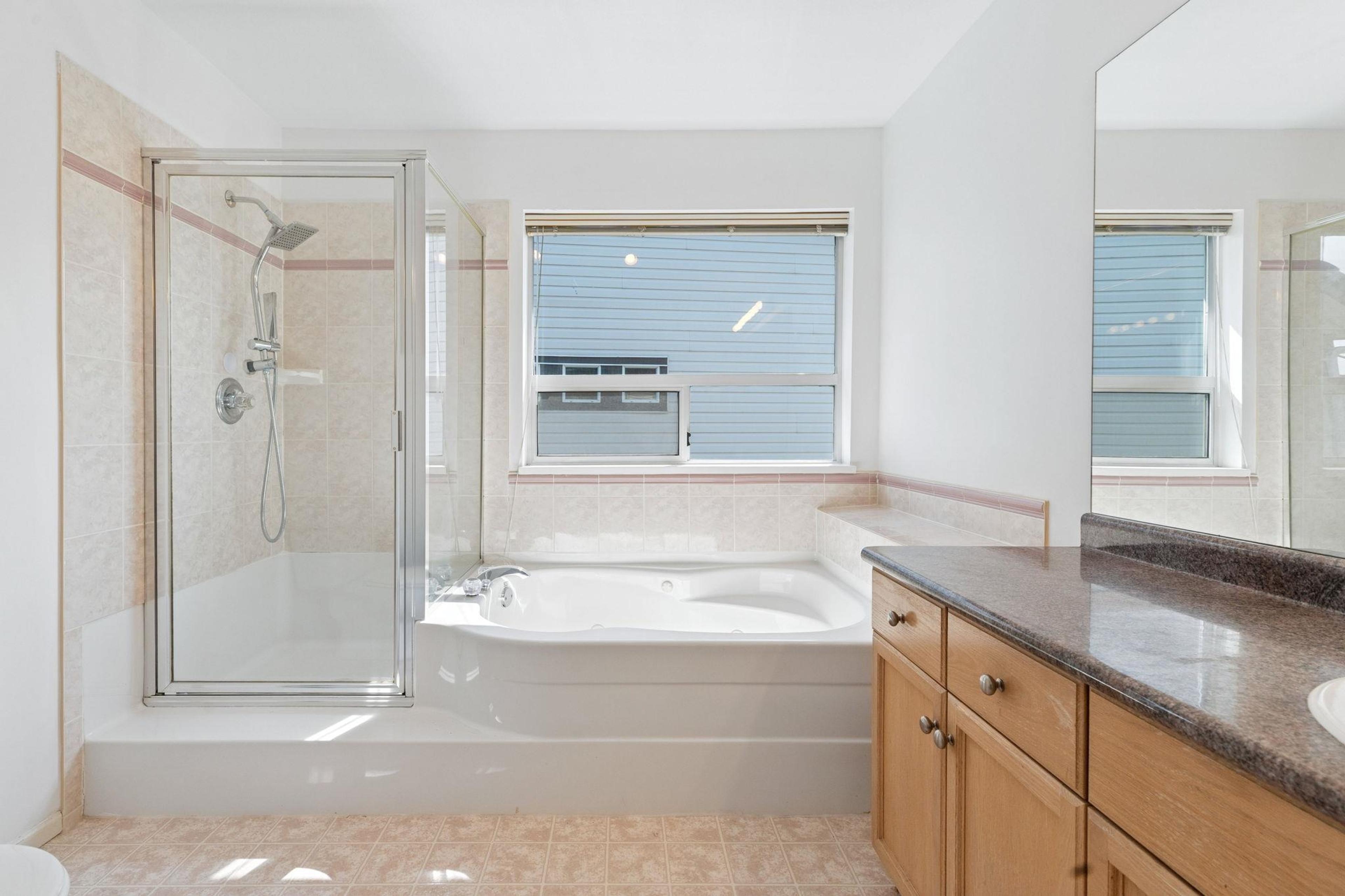 1239 THAMES CLOSE - 24