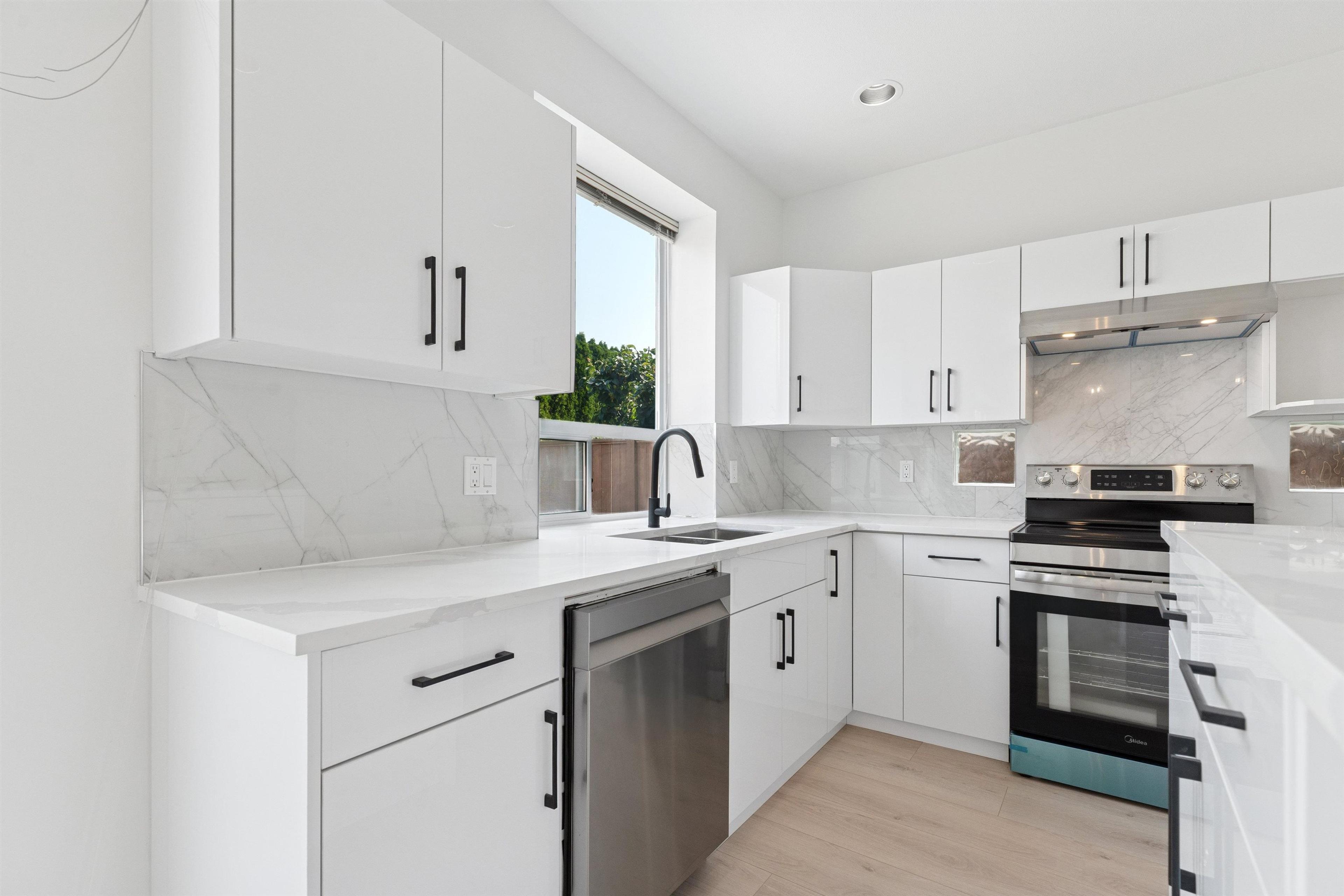 1239 THAMES CLOSE - 14