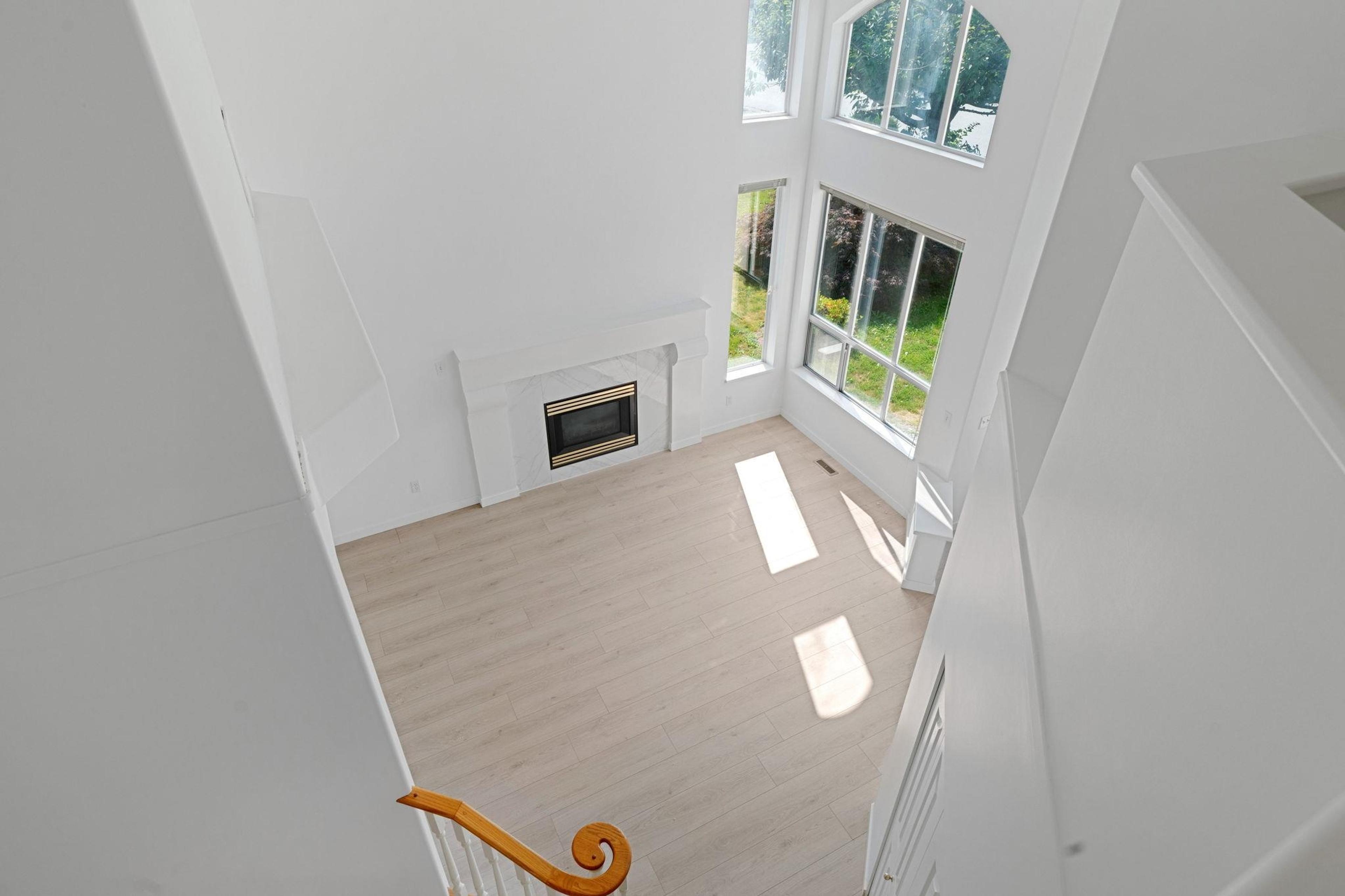 1239 THAMES CLOSE - 18