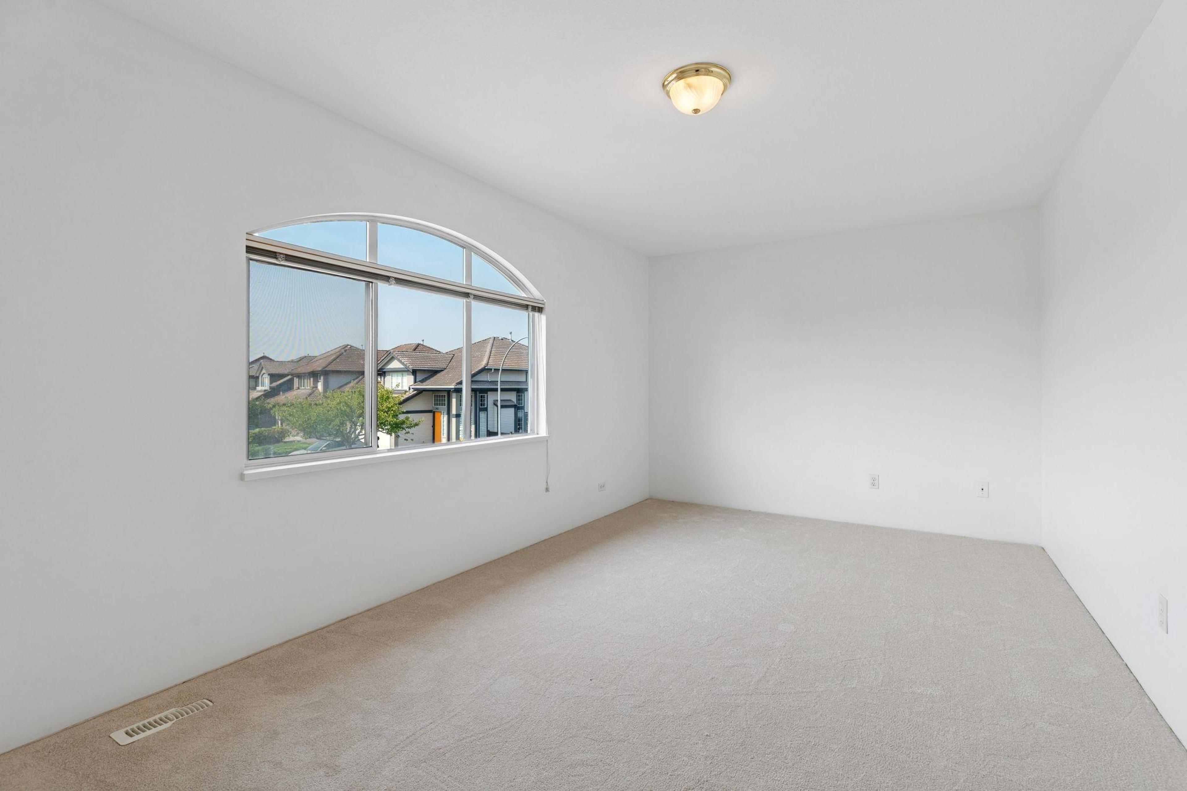 1239 THAMES CLOSE - 25