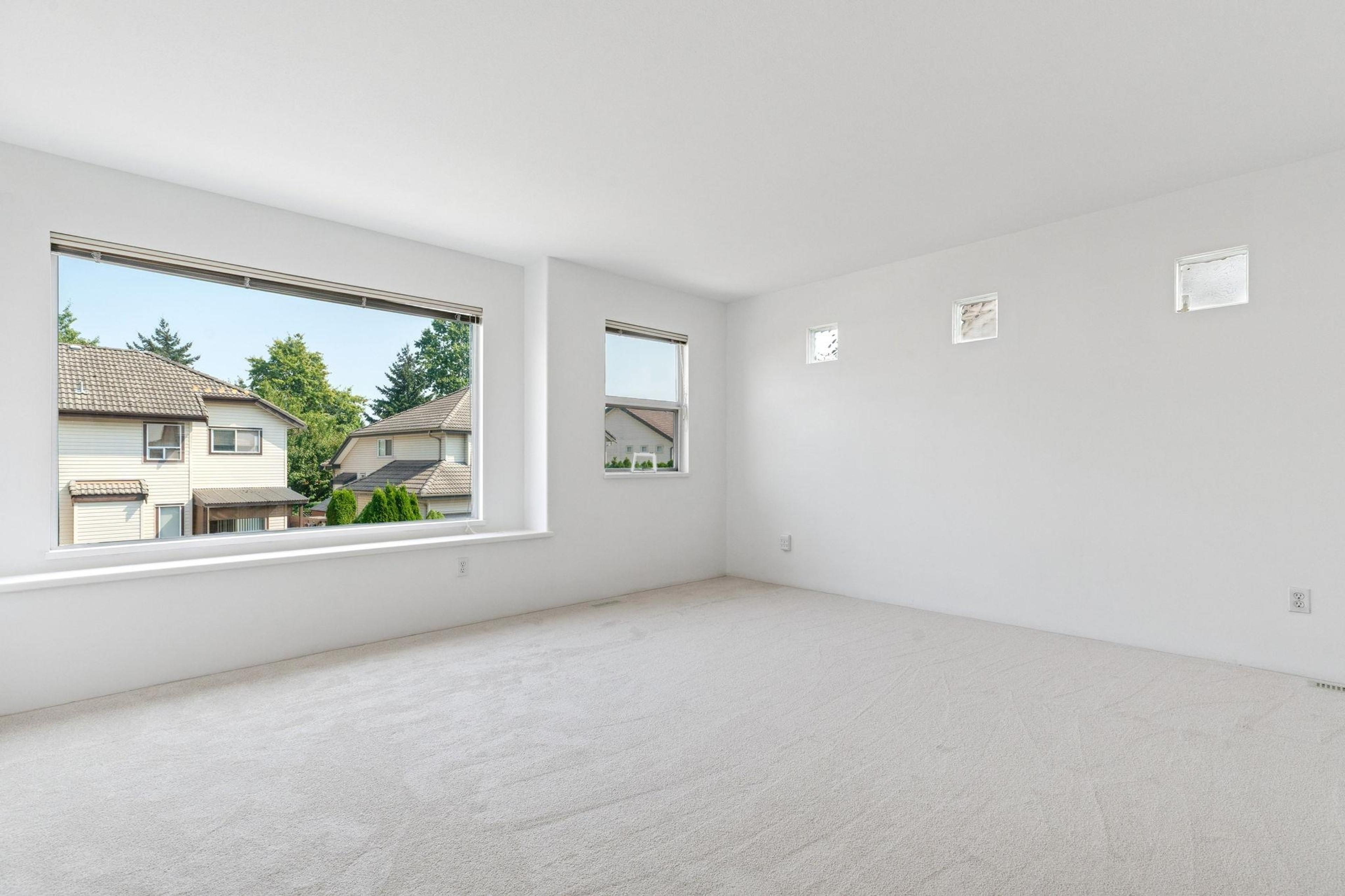 1239 THAMES CLOSE - 21