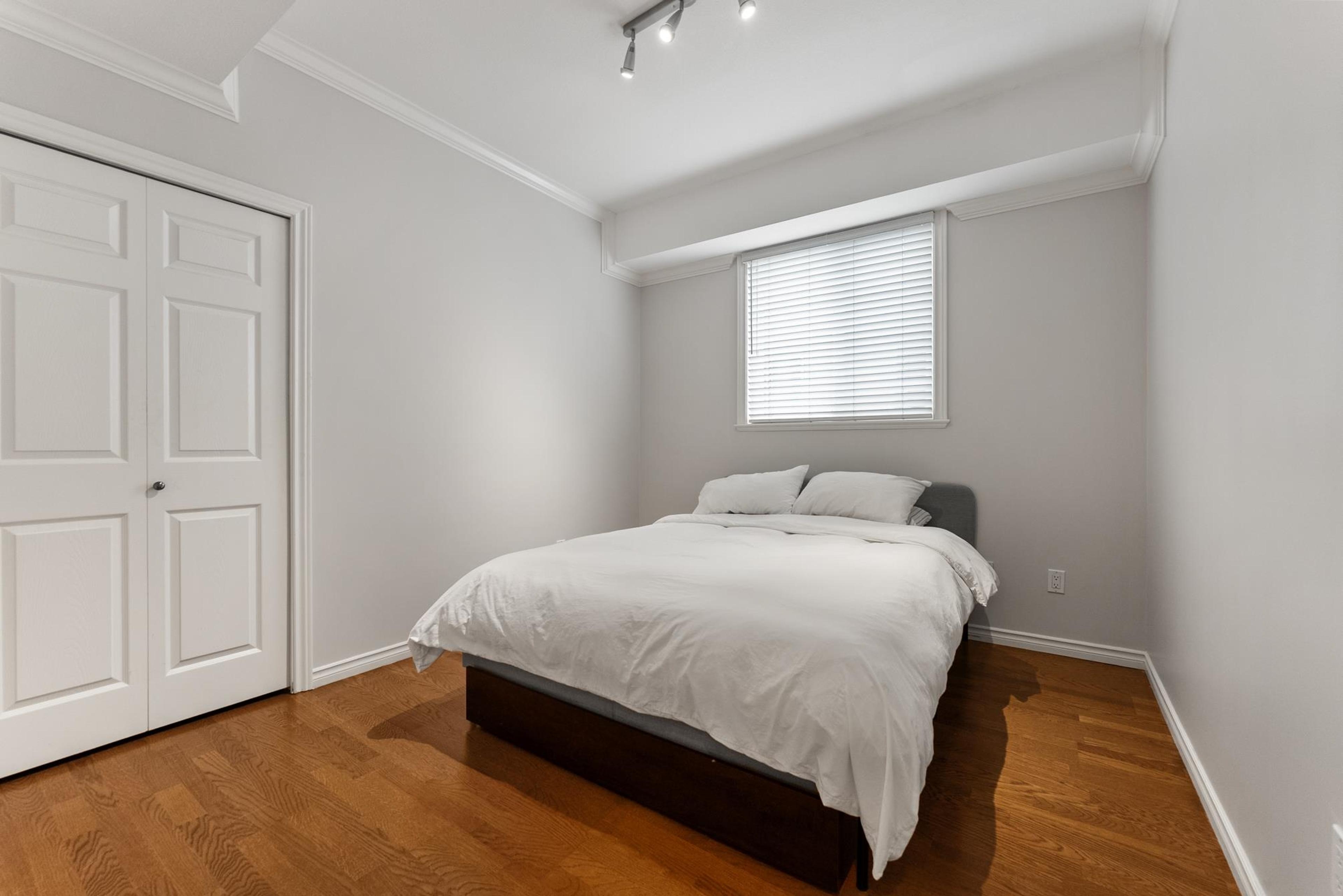 3880 GARRY STREET - 21