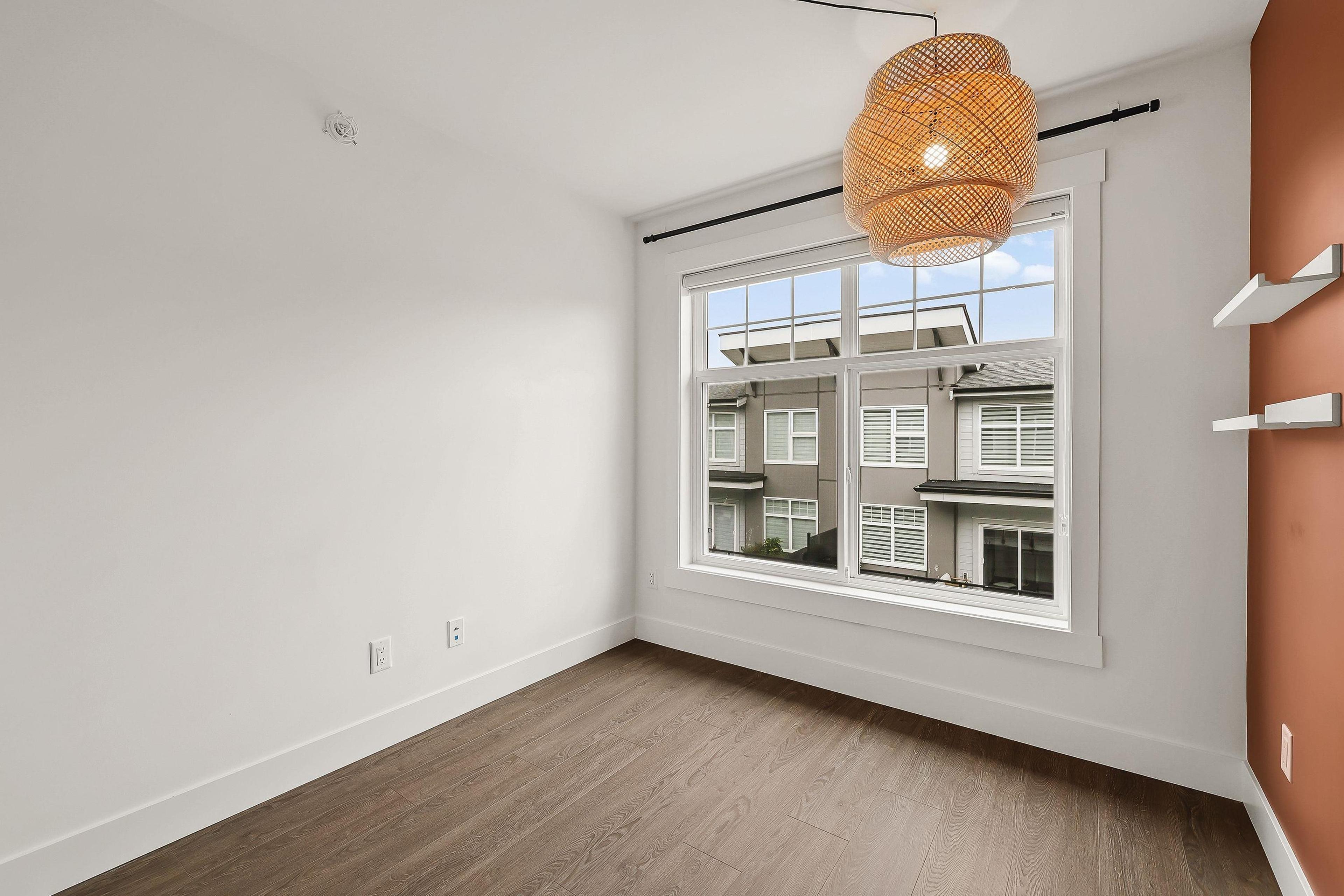 #17 22334 48 AVENUE - 16