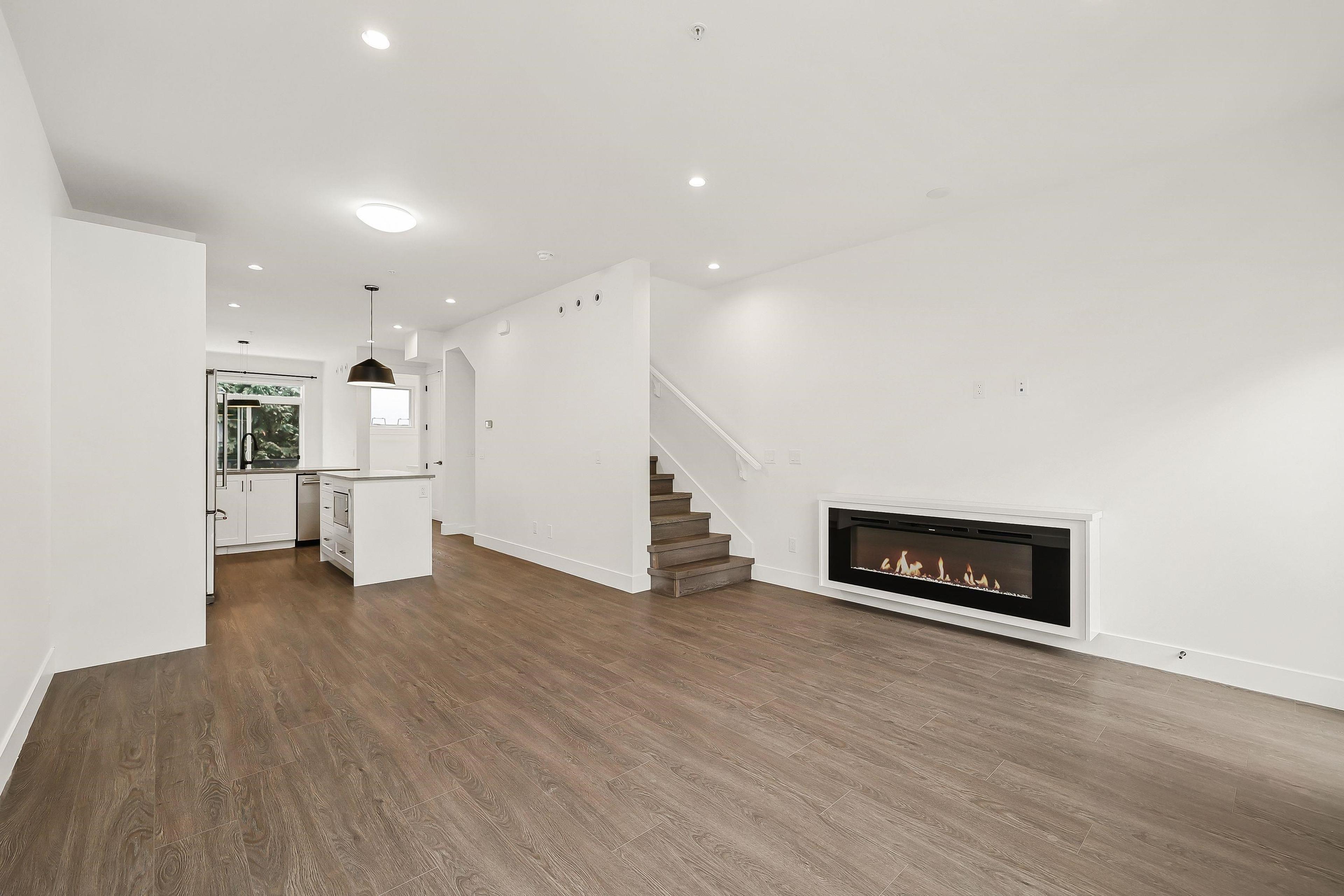 #17 22334 48 AVENUE - 12