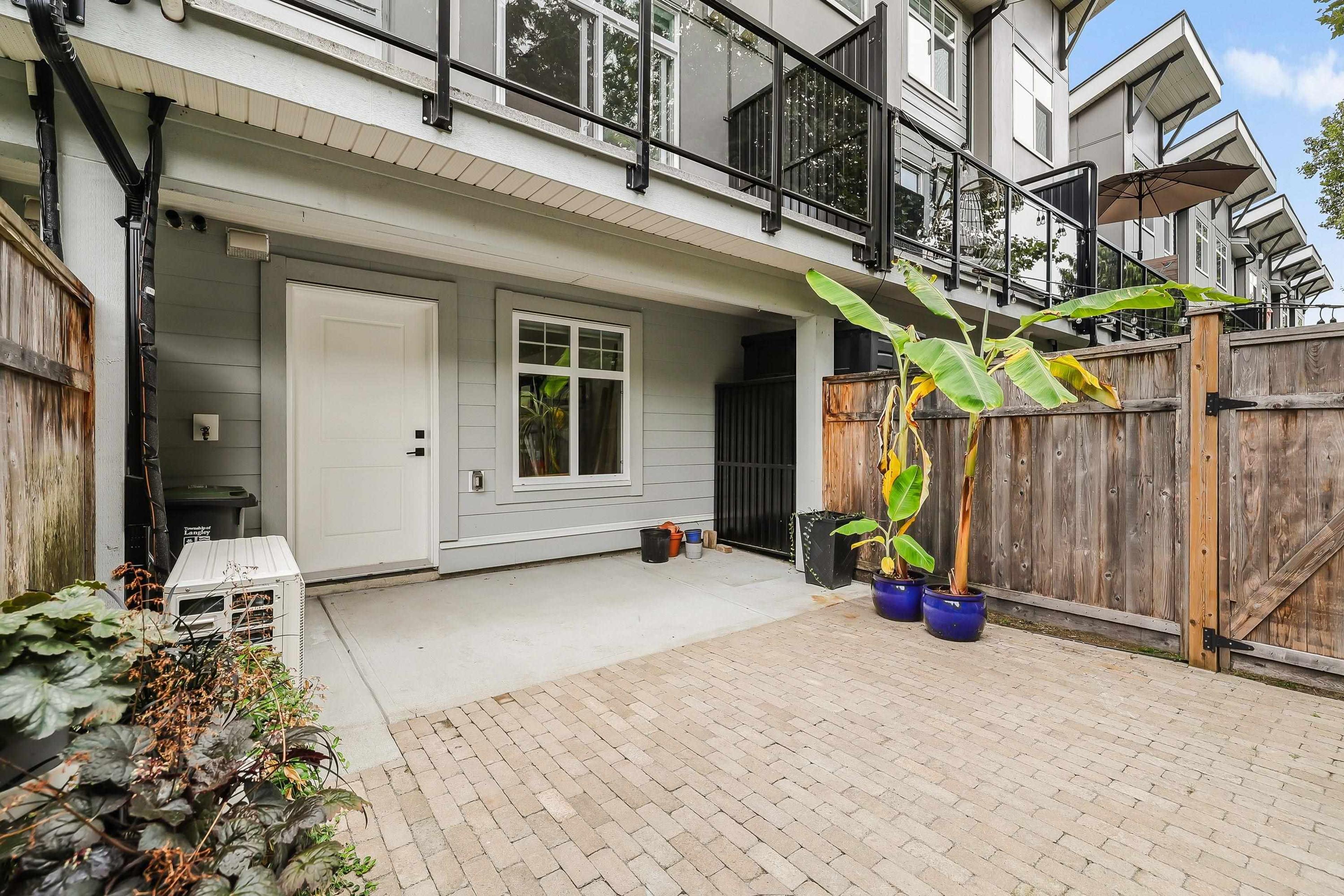 #17 22334 48 AVENUE - 26