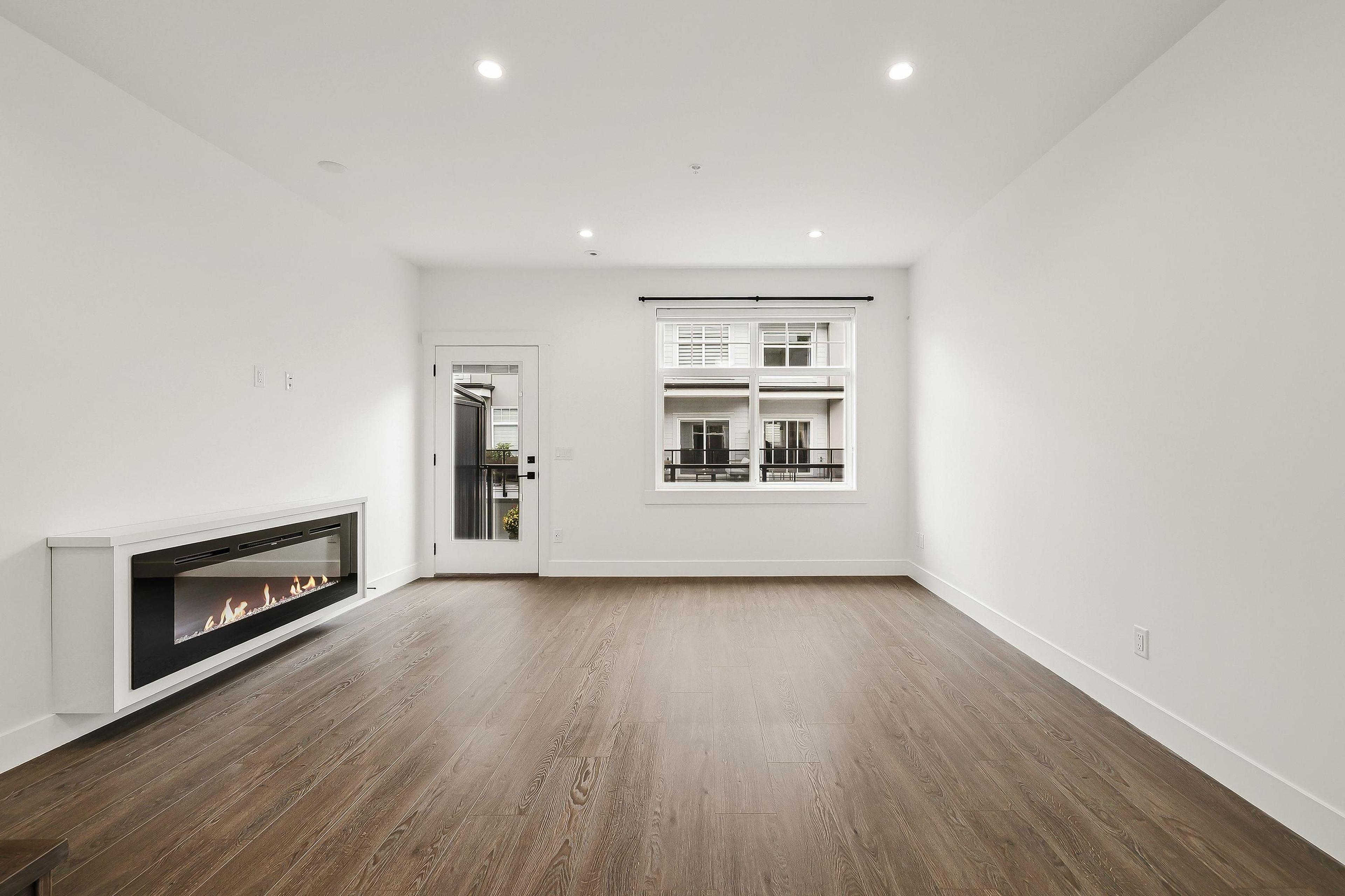 #17 22334 48 AVENUE - 10