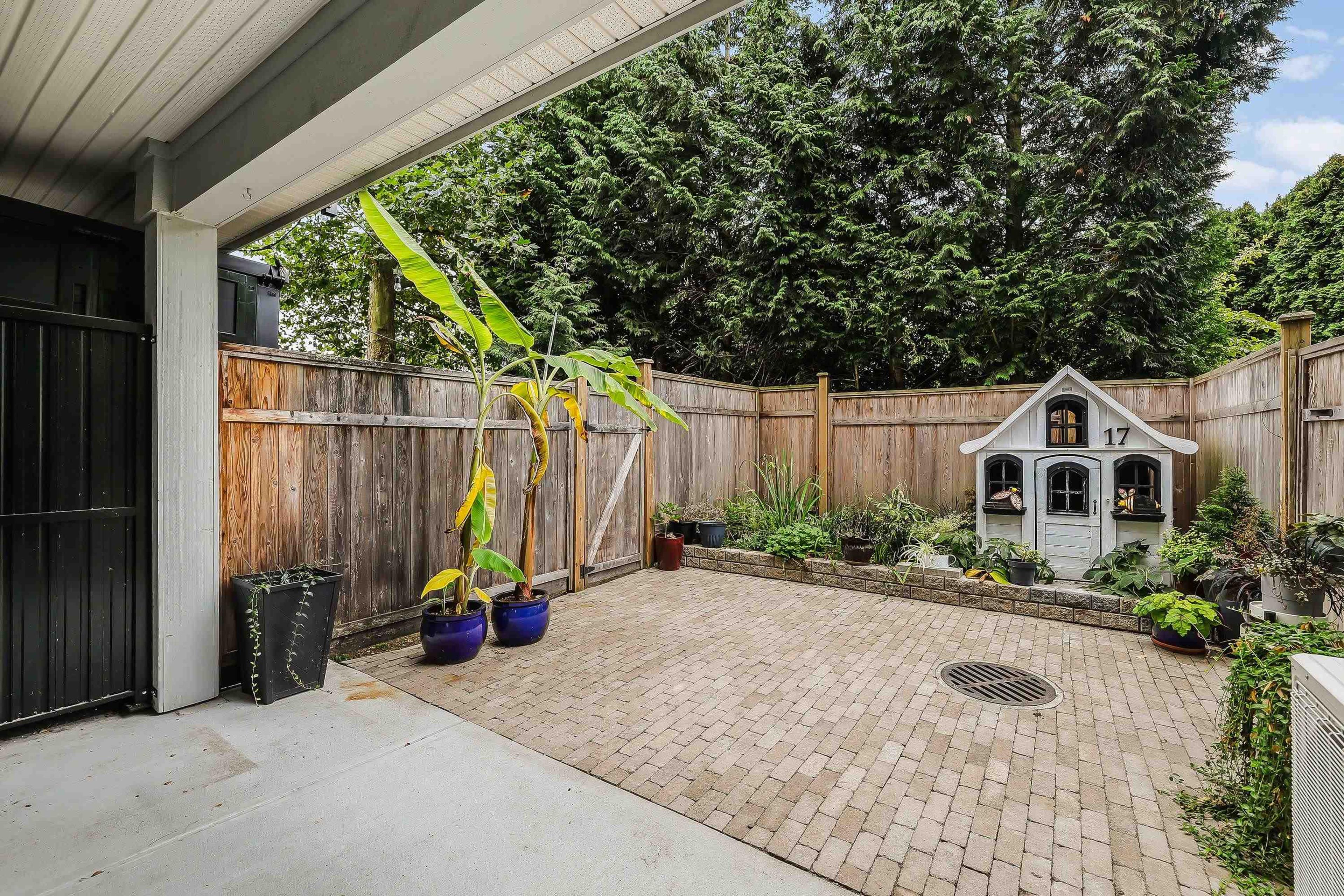 #17 22334 48 AVENUE - 25