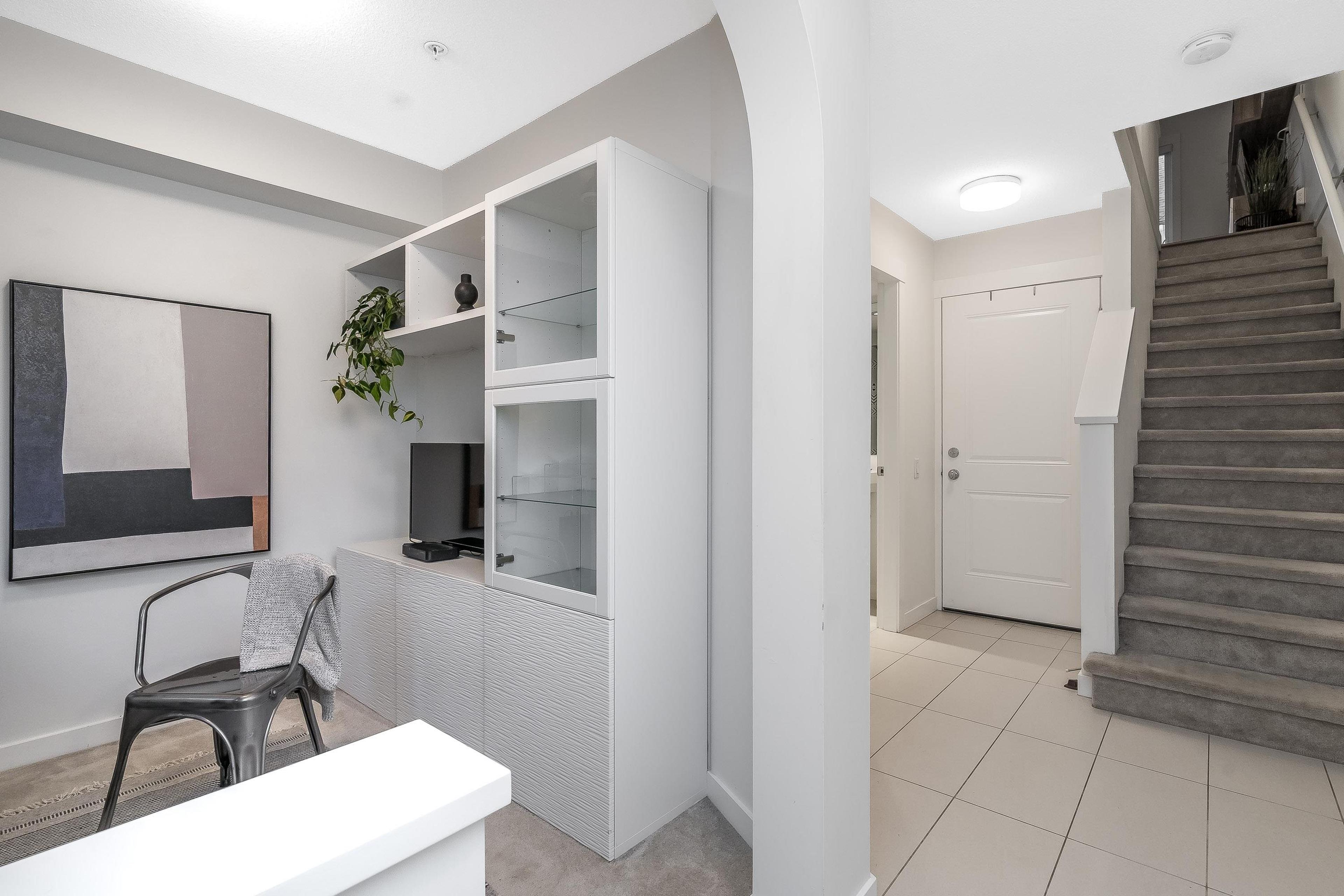 #60 8476 207A STREET - 32