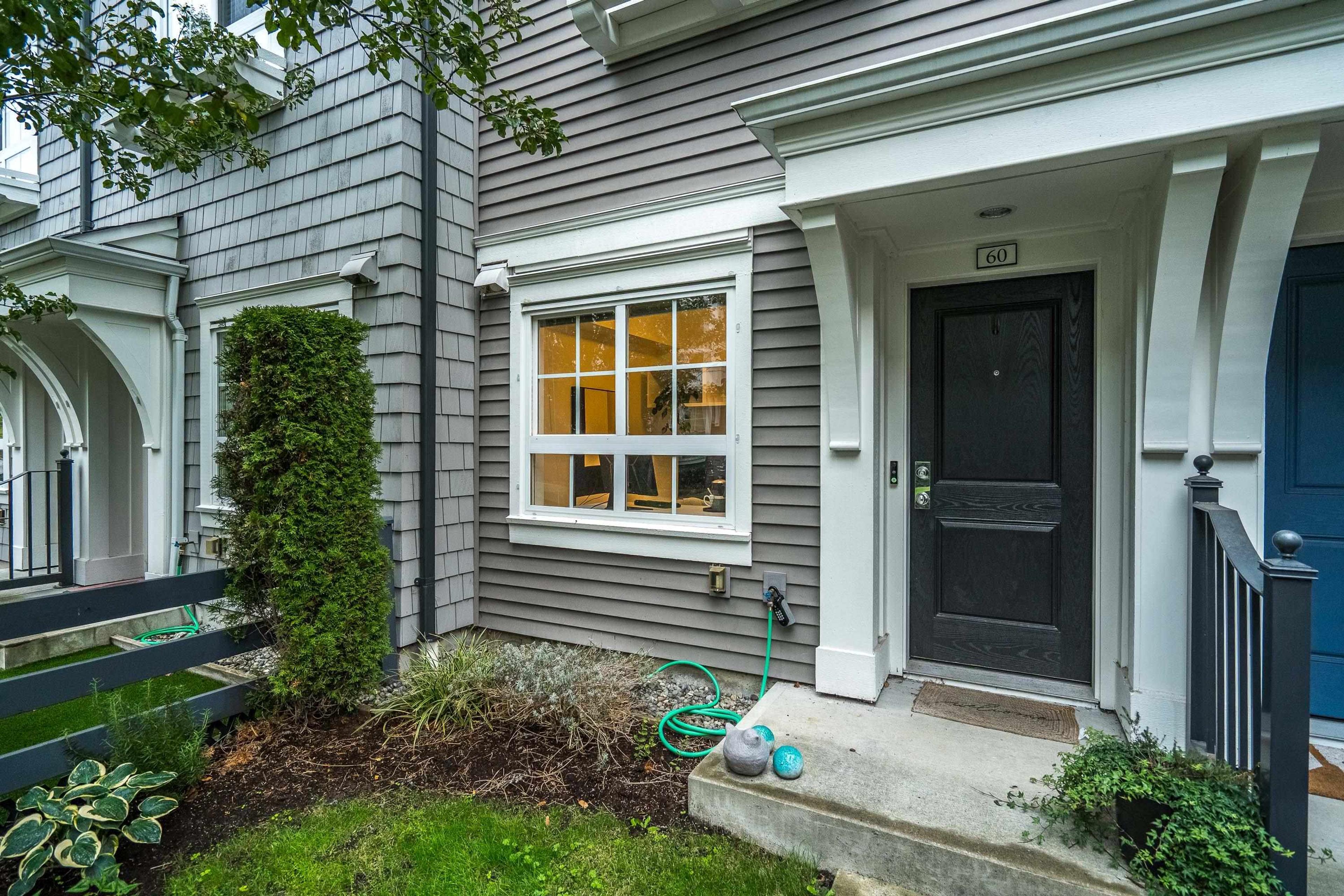 #60 8476 207A STREET - 33