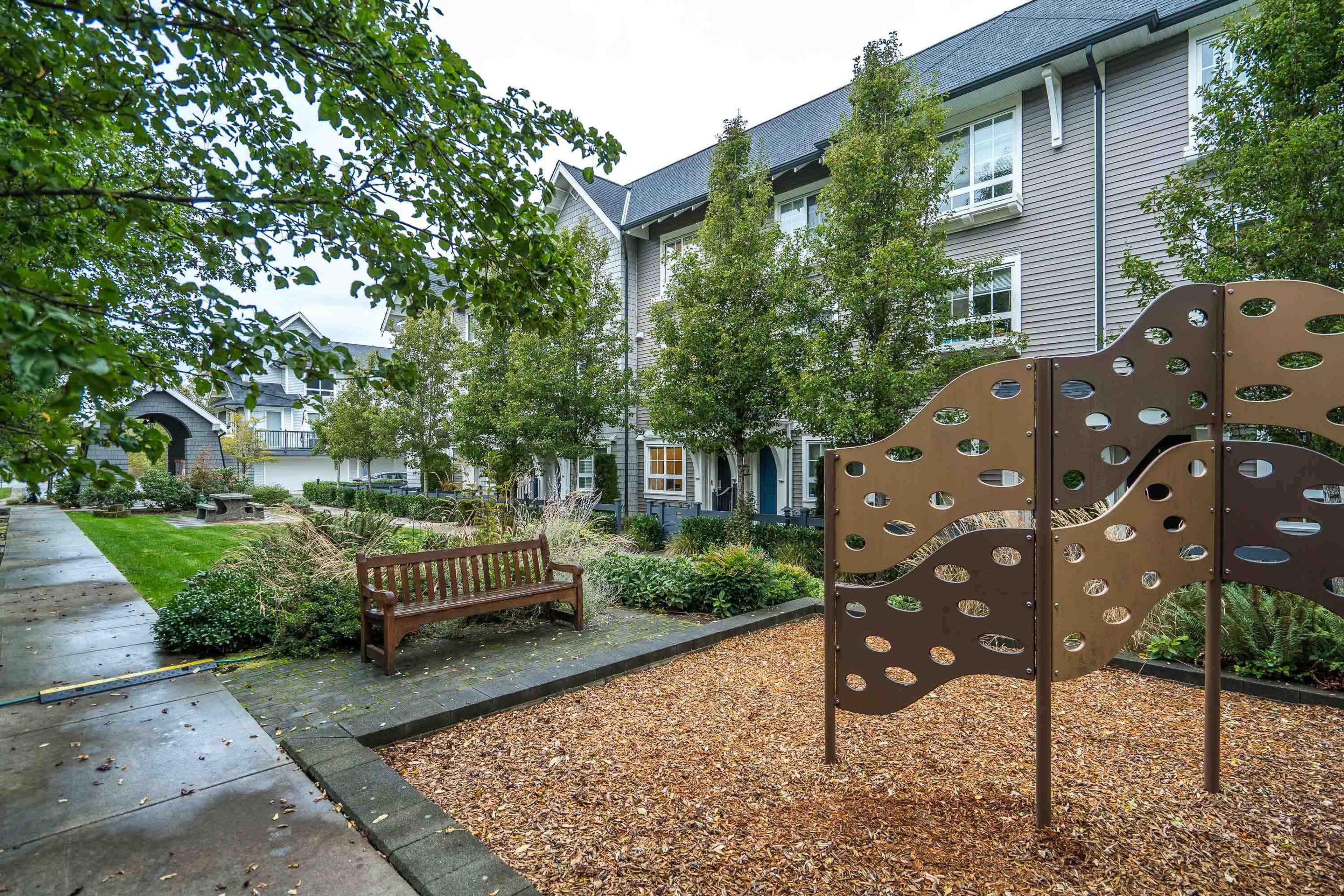 #60 8476 207A STREET - 37