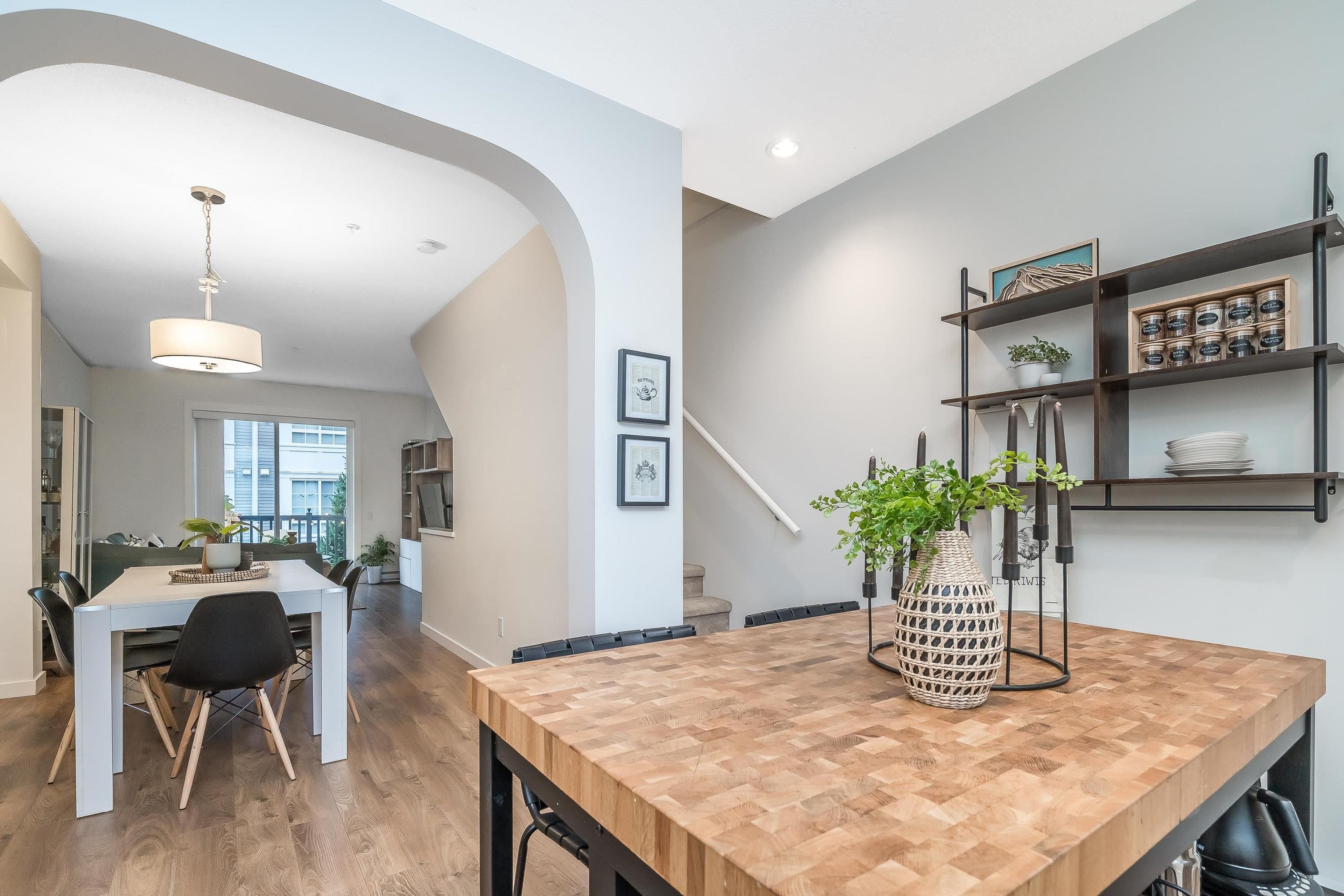 #60 8476 207A STREET - 11