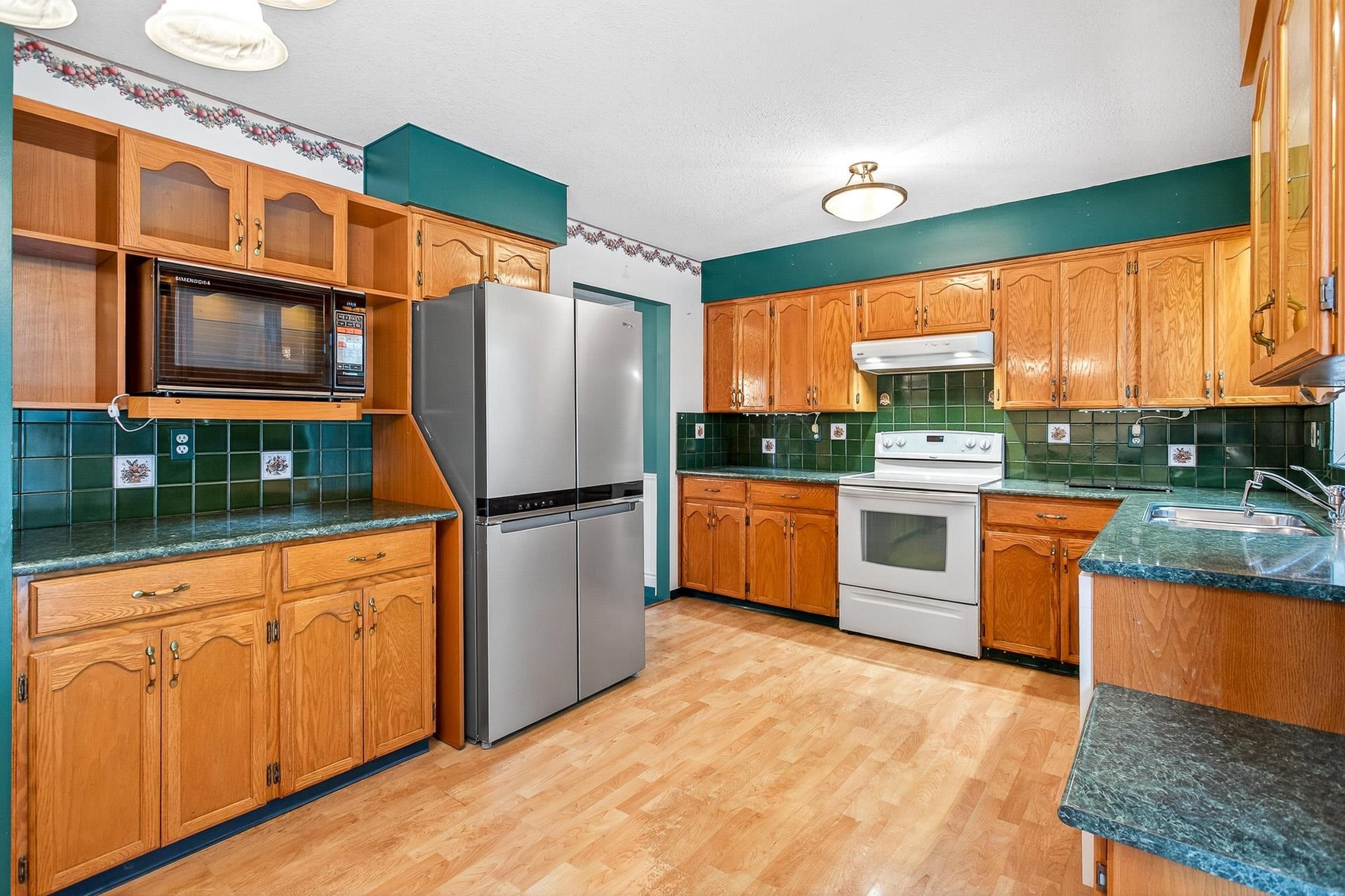 11918 BRUCE PLACE - 13