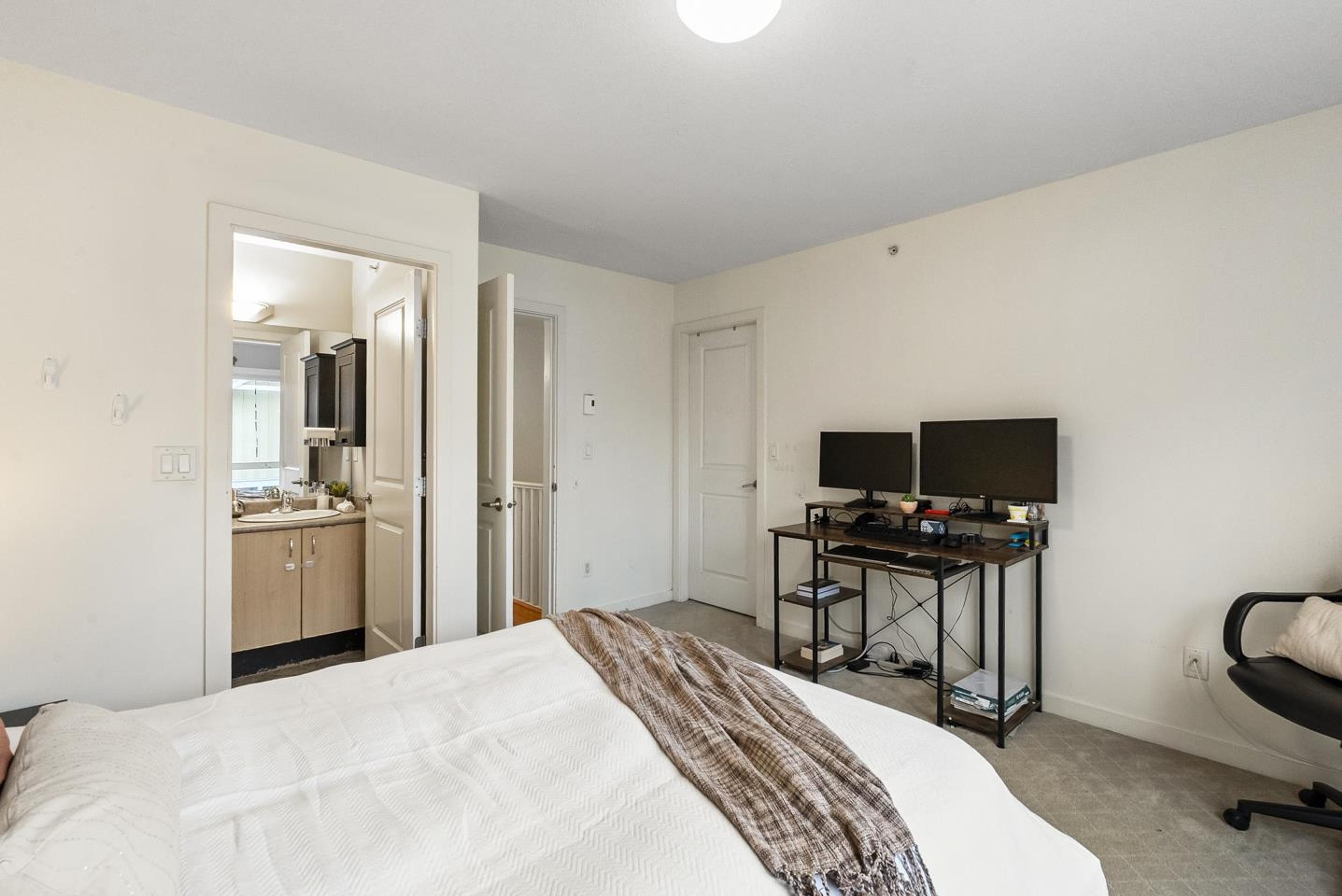 #18 5355 201A STREET - 16