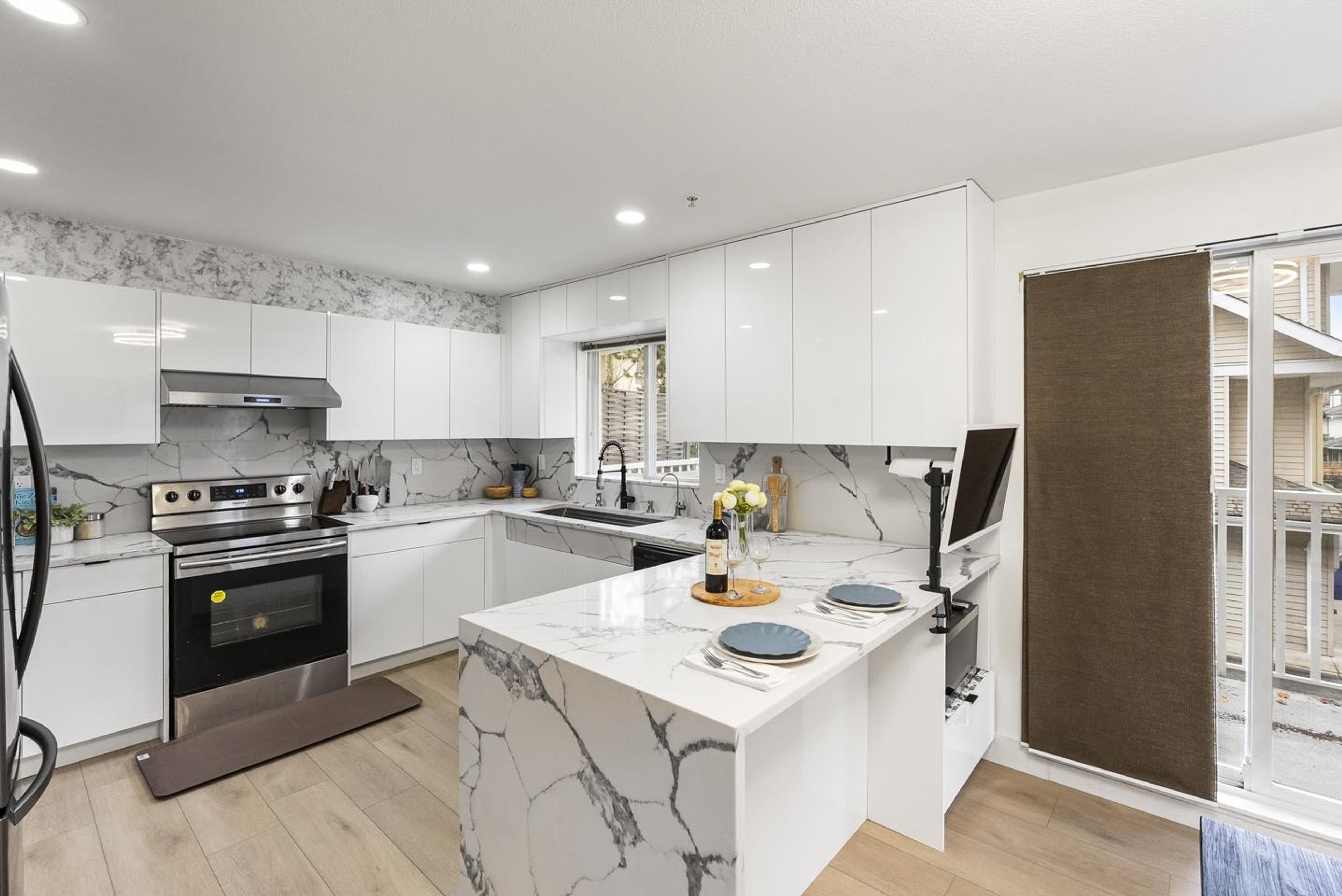 #18 5355 201A STREET - 10