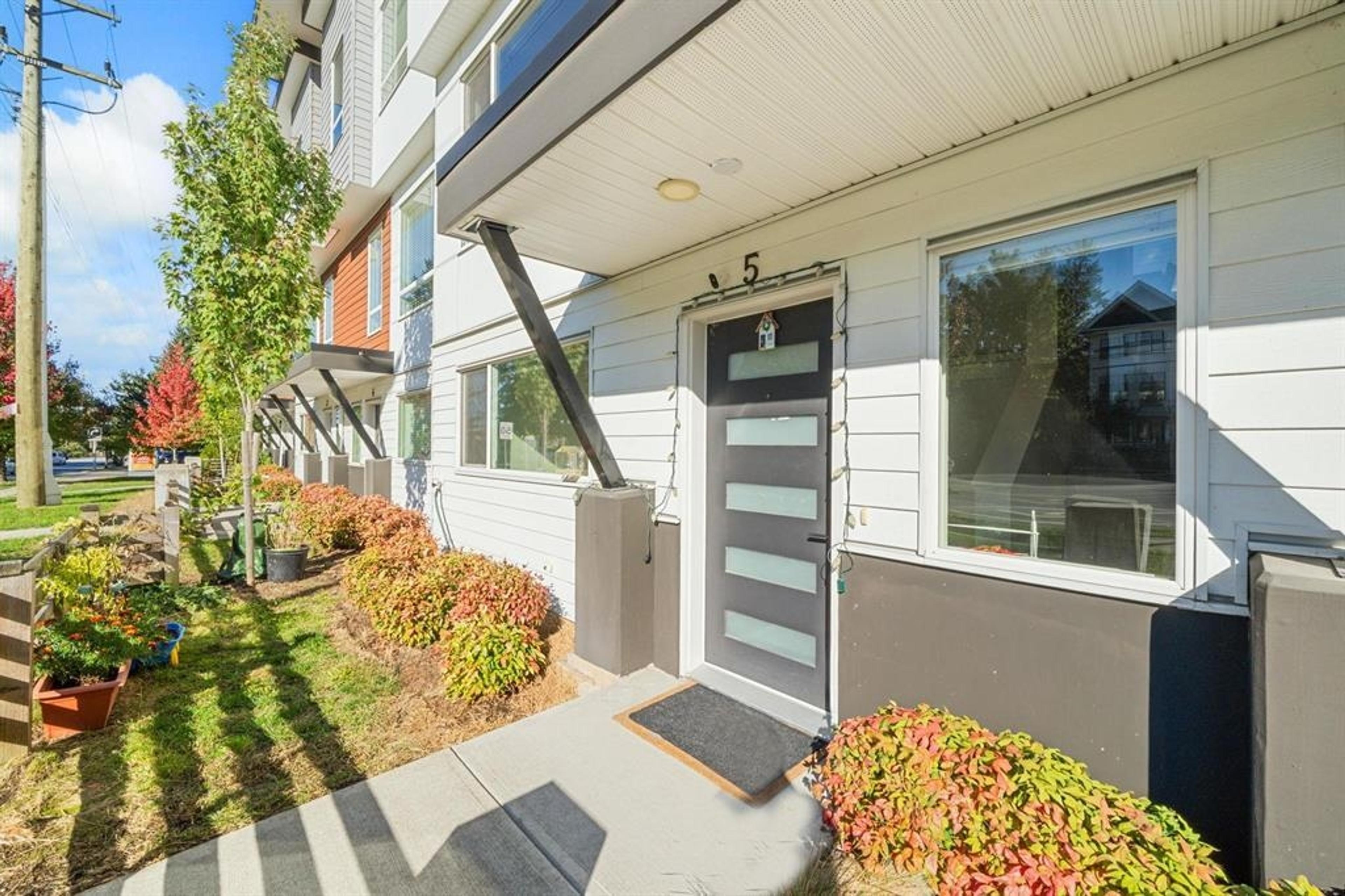 #5 27640 LANTERN AVENUE - 23