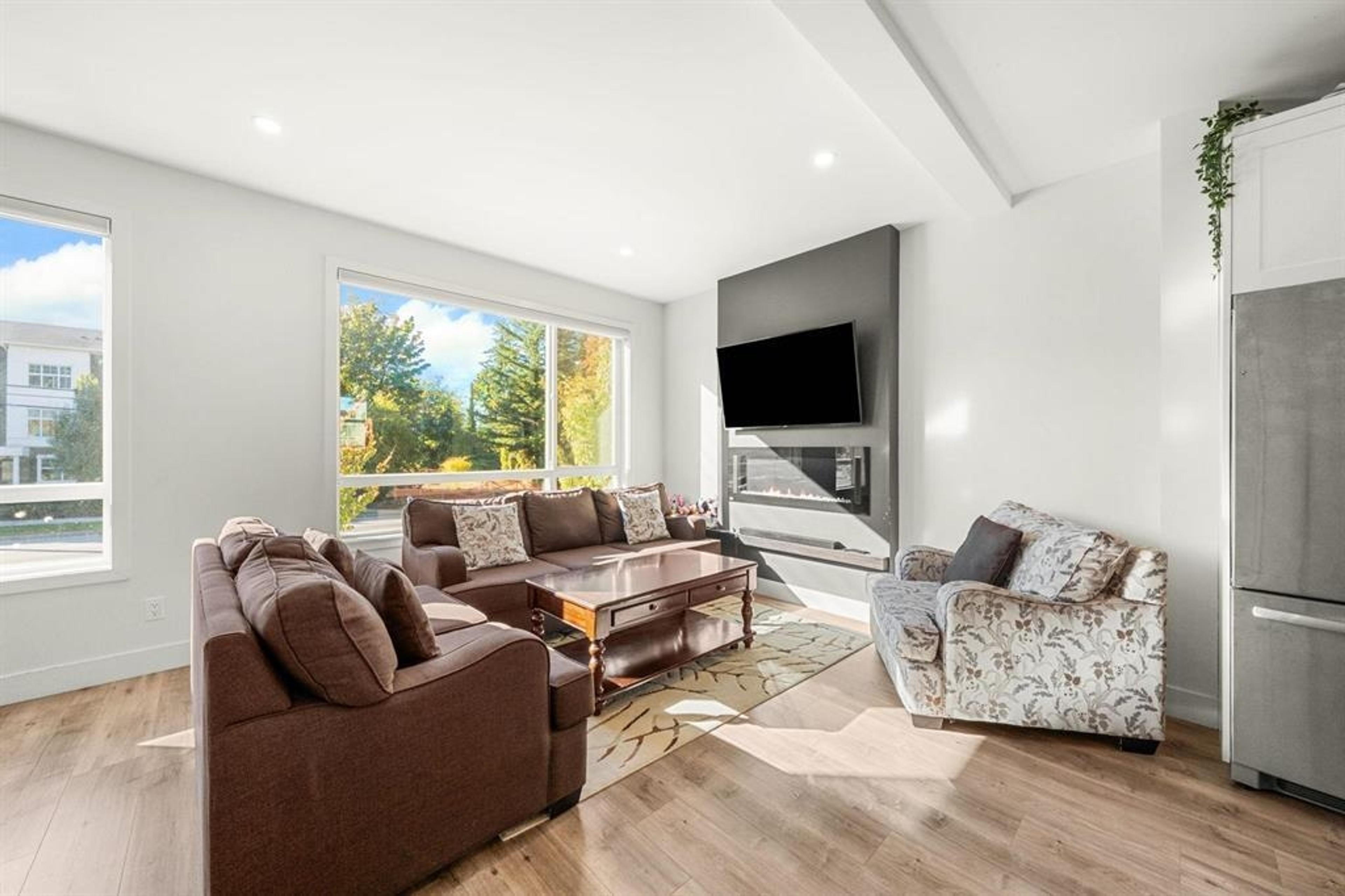 #5 27640 LANTERN AVENUE - Image 2