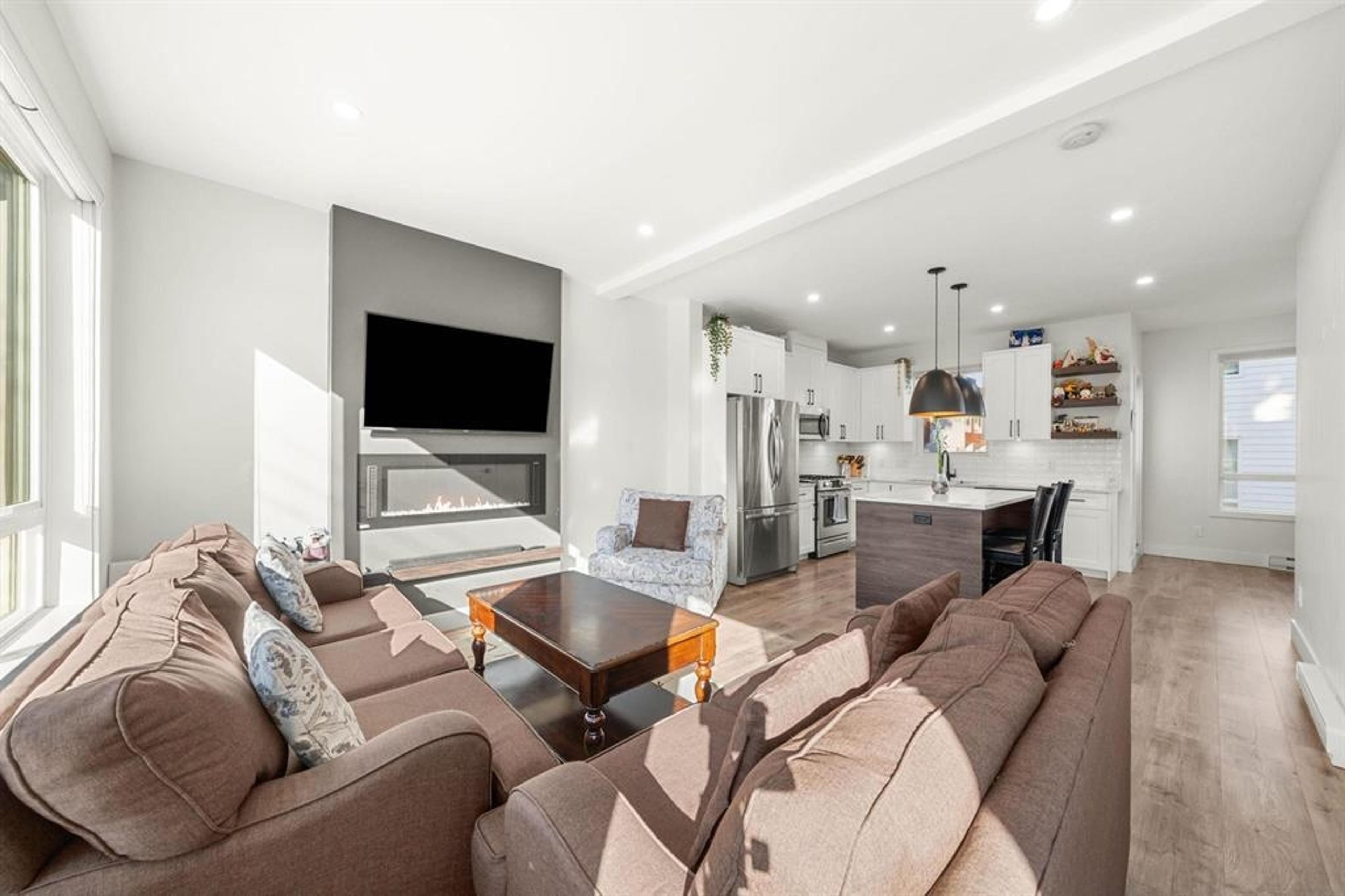 #5 27640 LANTERN AVENUE - 4