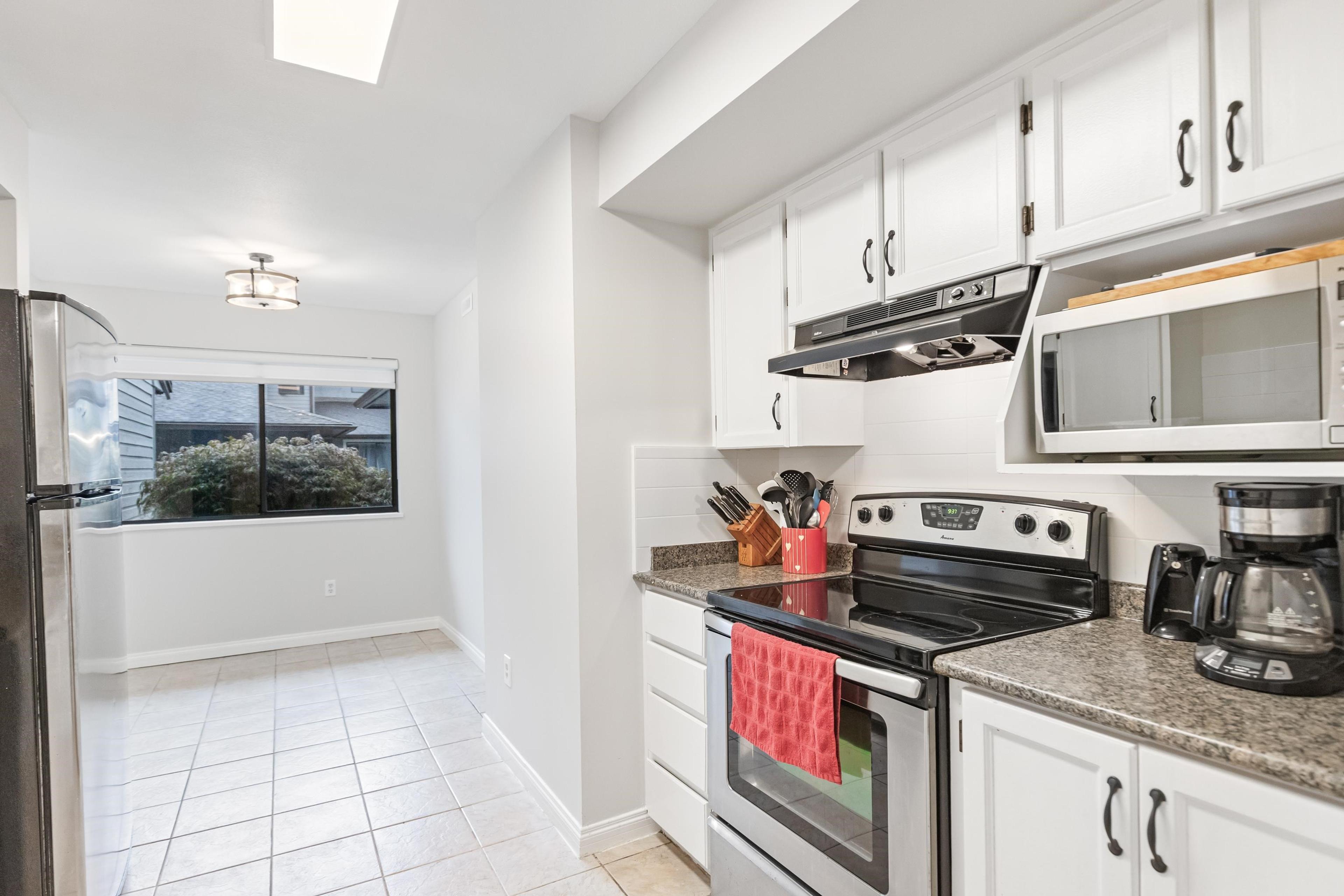 #12 20681 THORNE AVENUE - Image 2