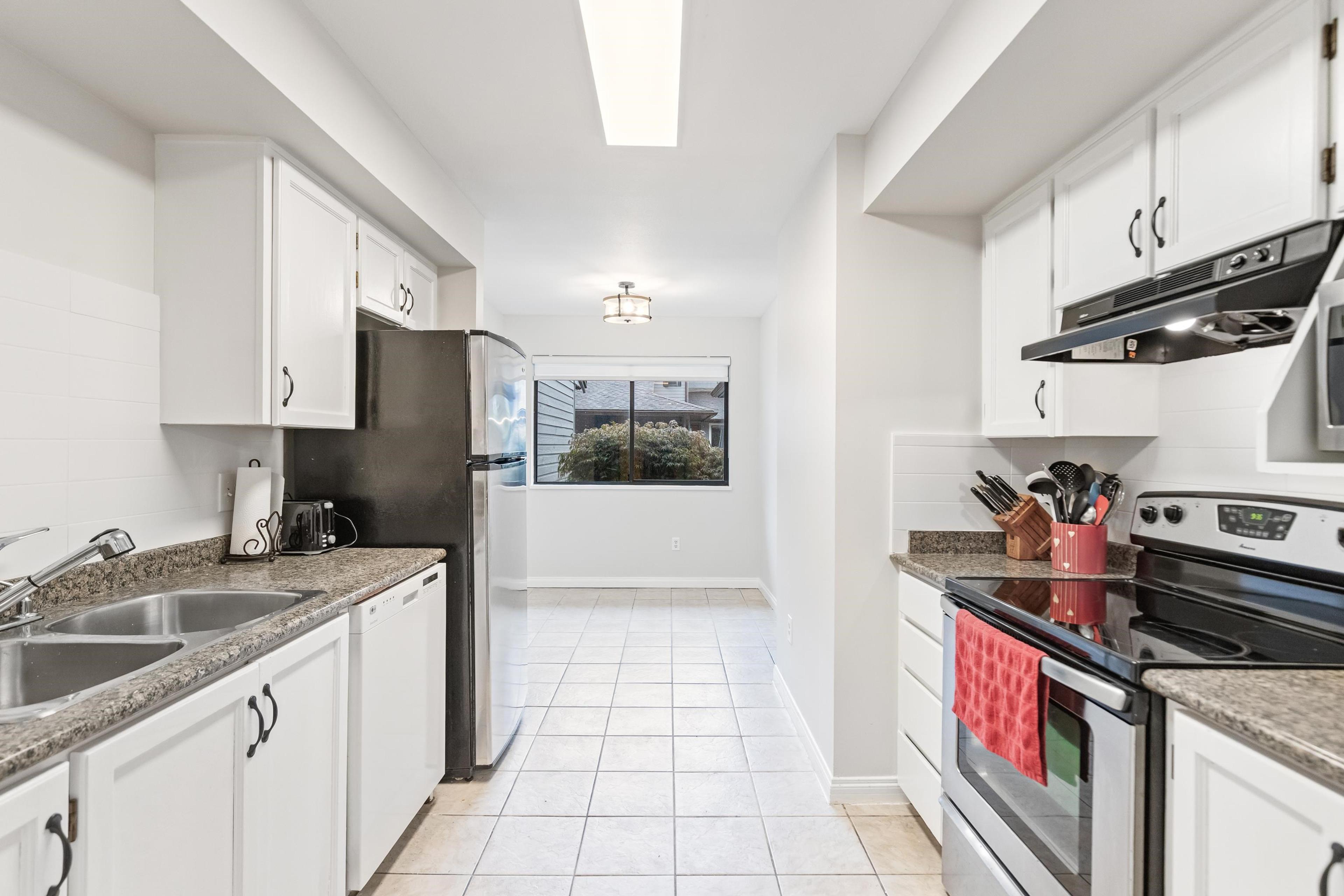 #12 20681 THORNE AVENUE - 6