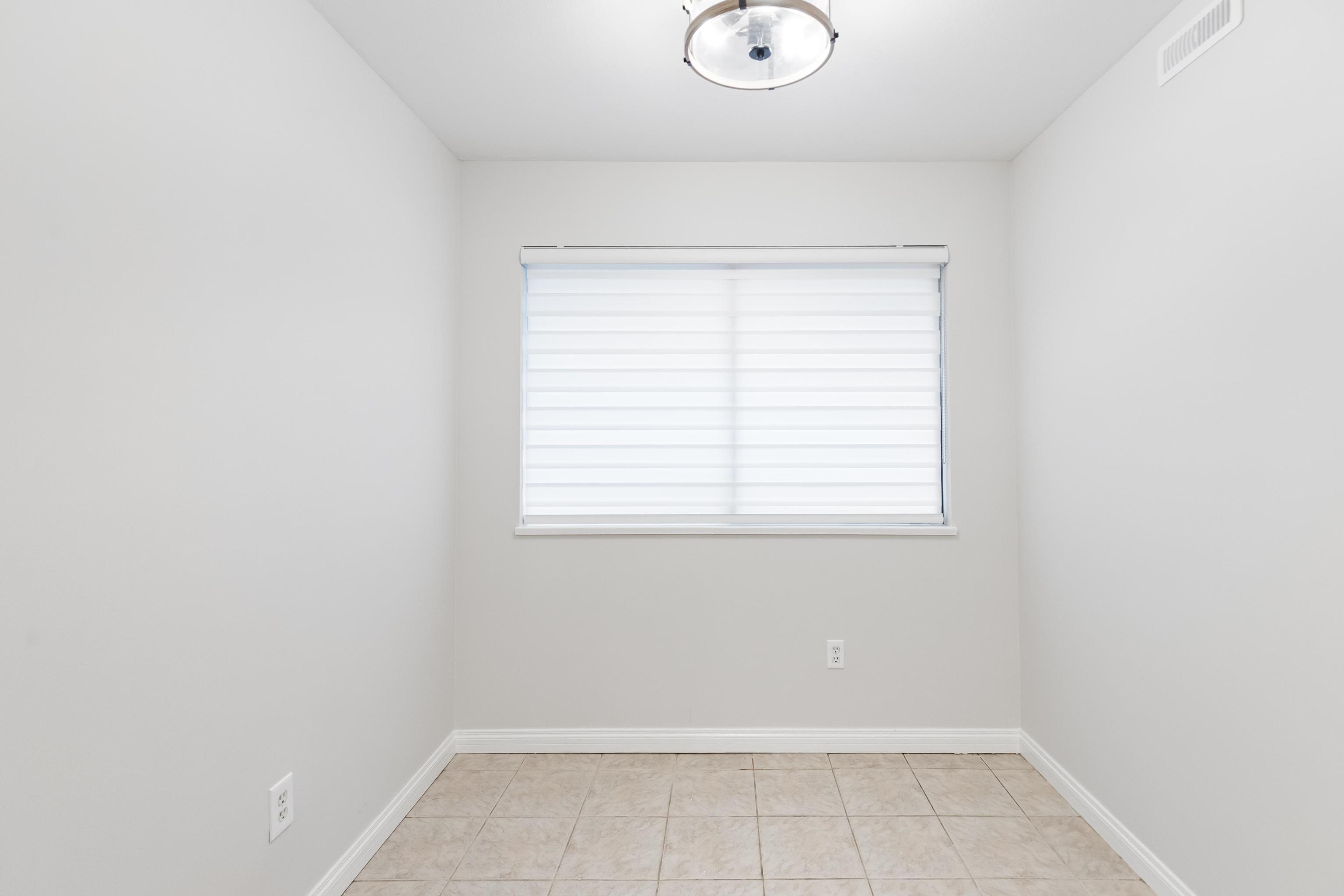 #12 20681 THORNE AVENUE - 10