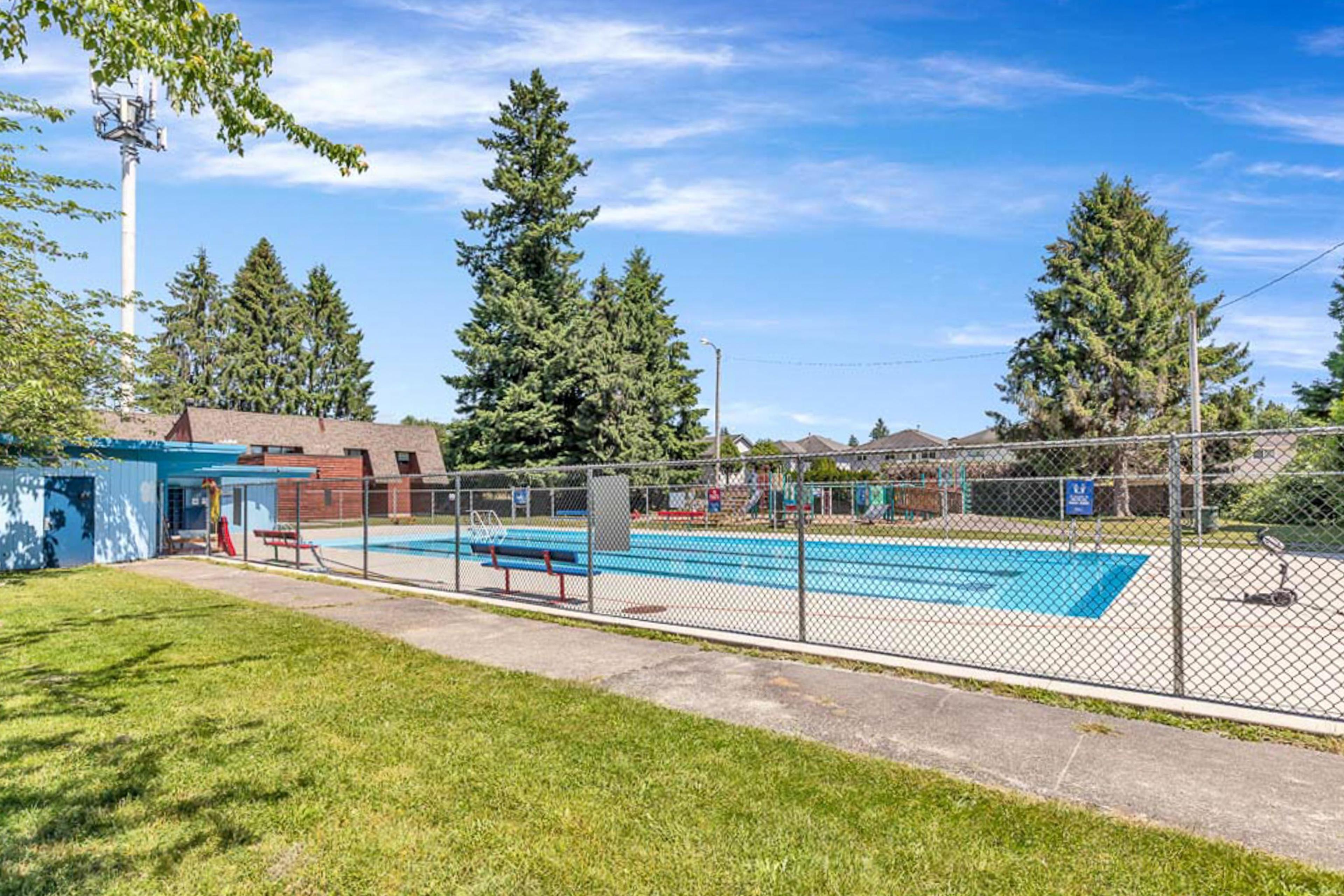 #12 20681 THORNE AVENUE - 31