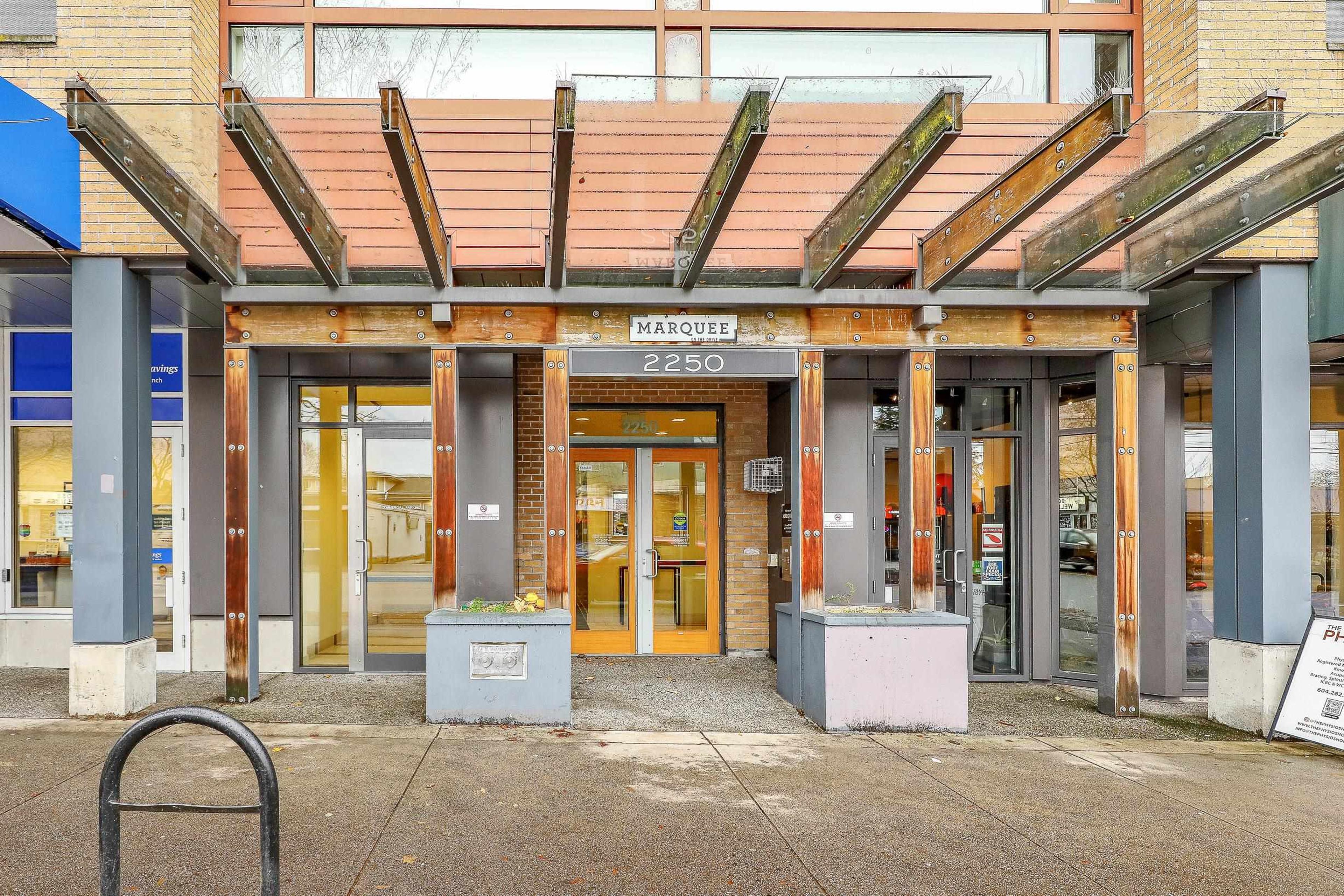 2250 Commercial Drive, Vancouver - Exteriors - Photo 3