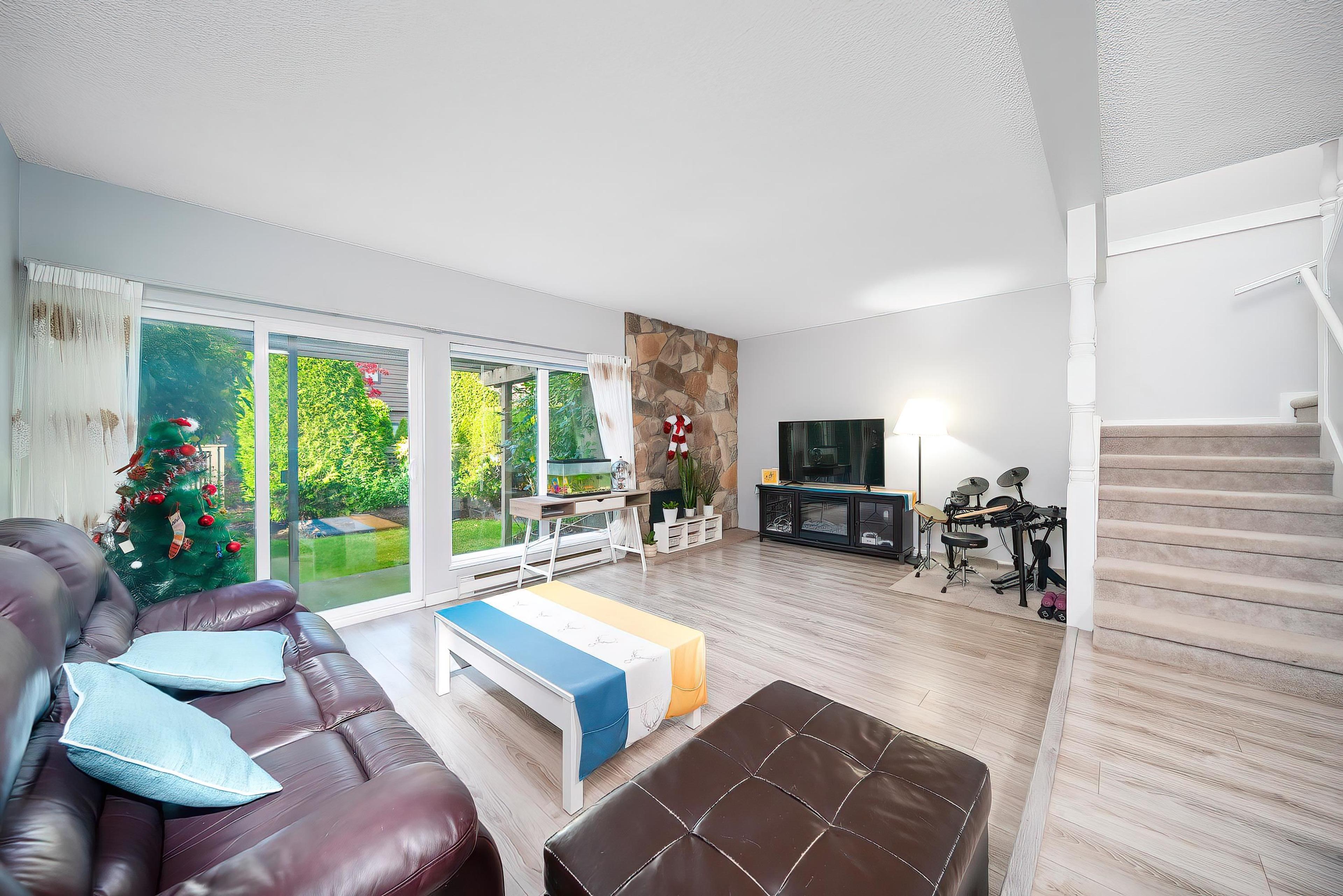 #50 10391 NO. 3 ROAD - 16