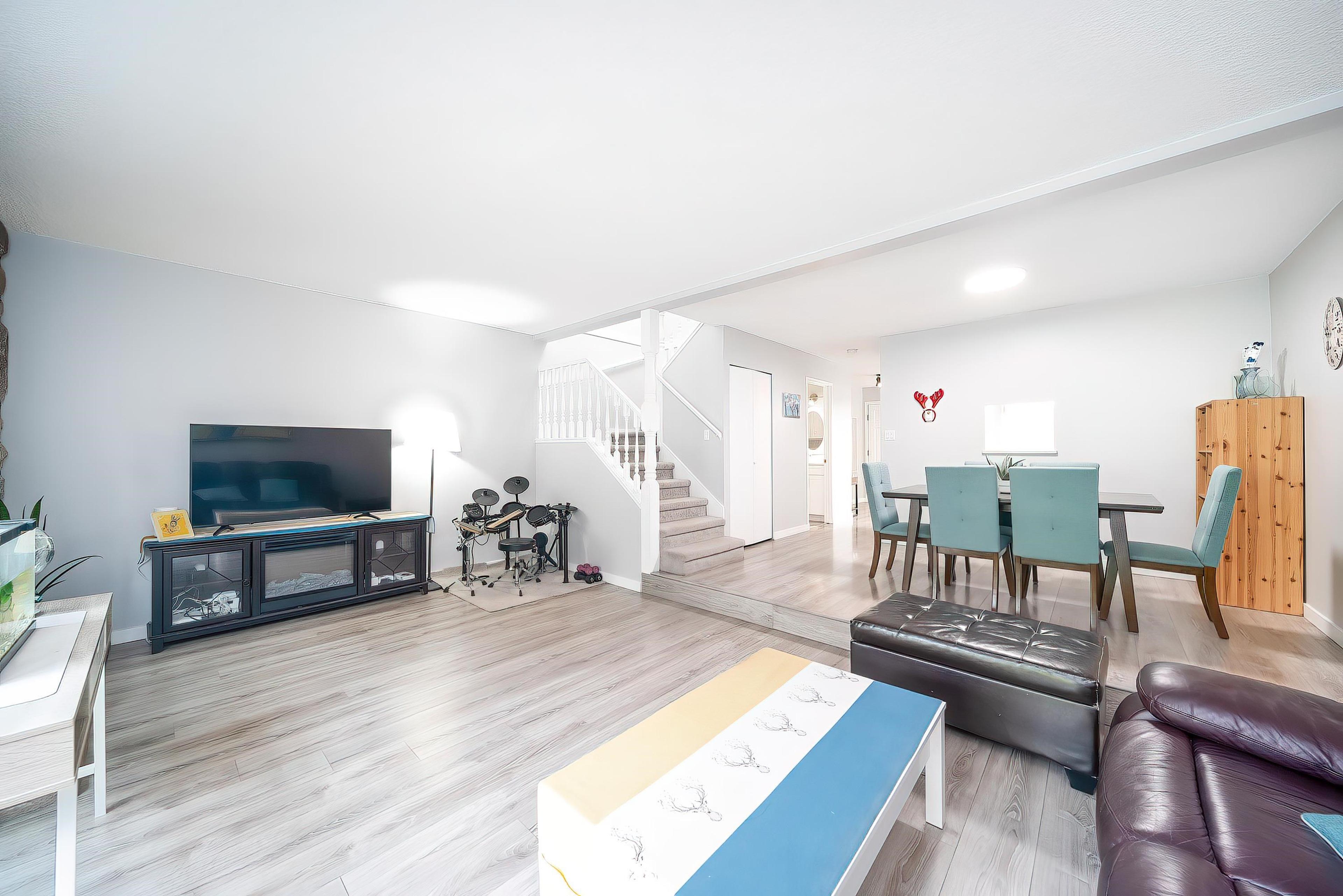 #50 10391 NO. 3 ROAD - 19