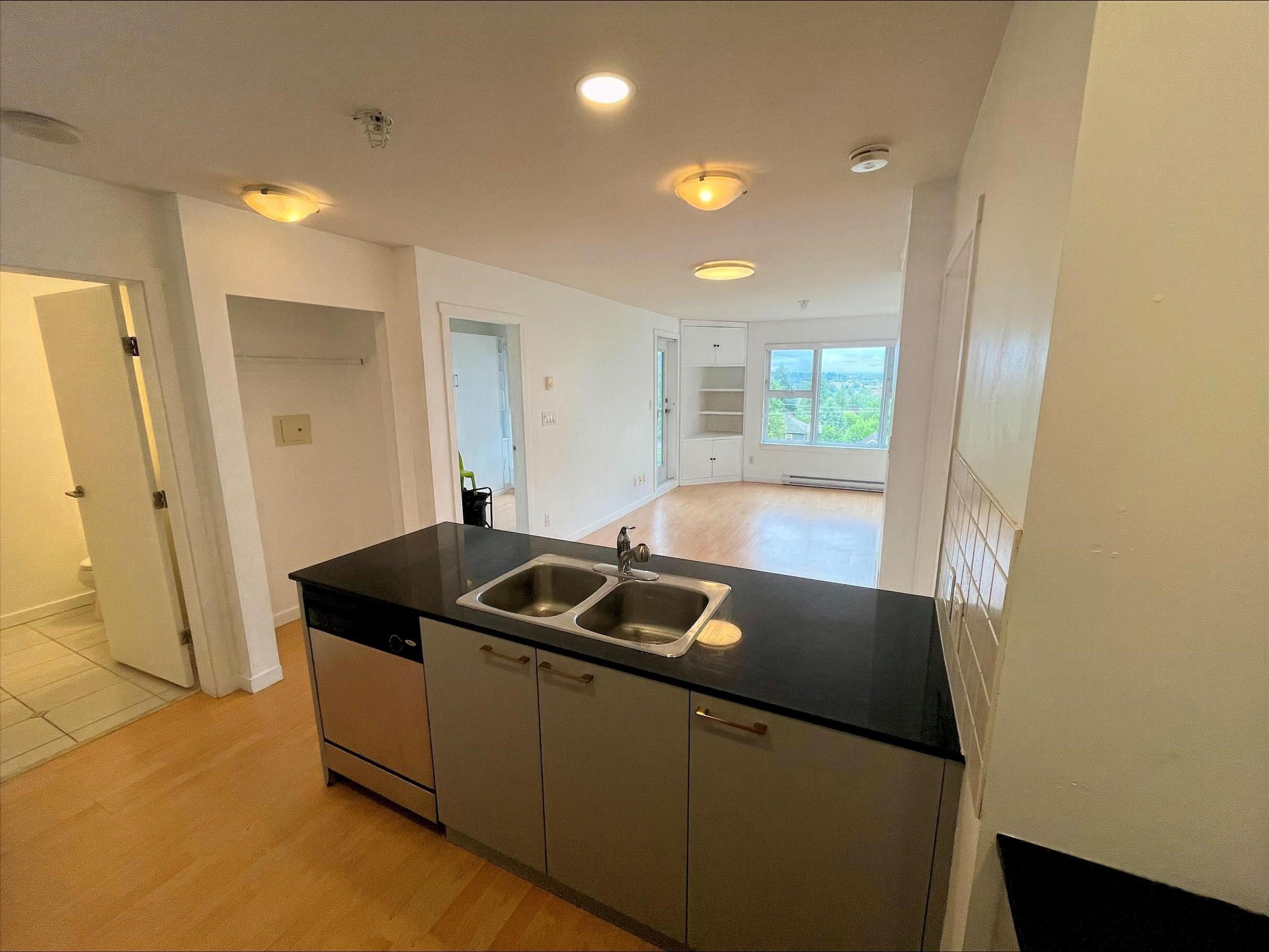 #503 415 E COLUMBIA STREET - Image 3