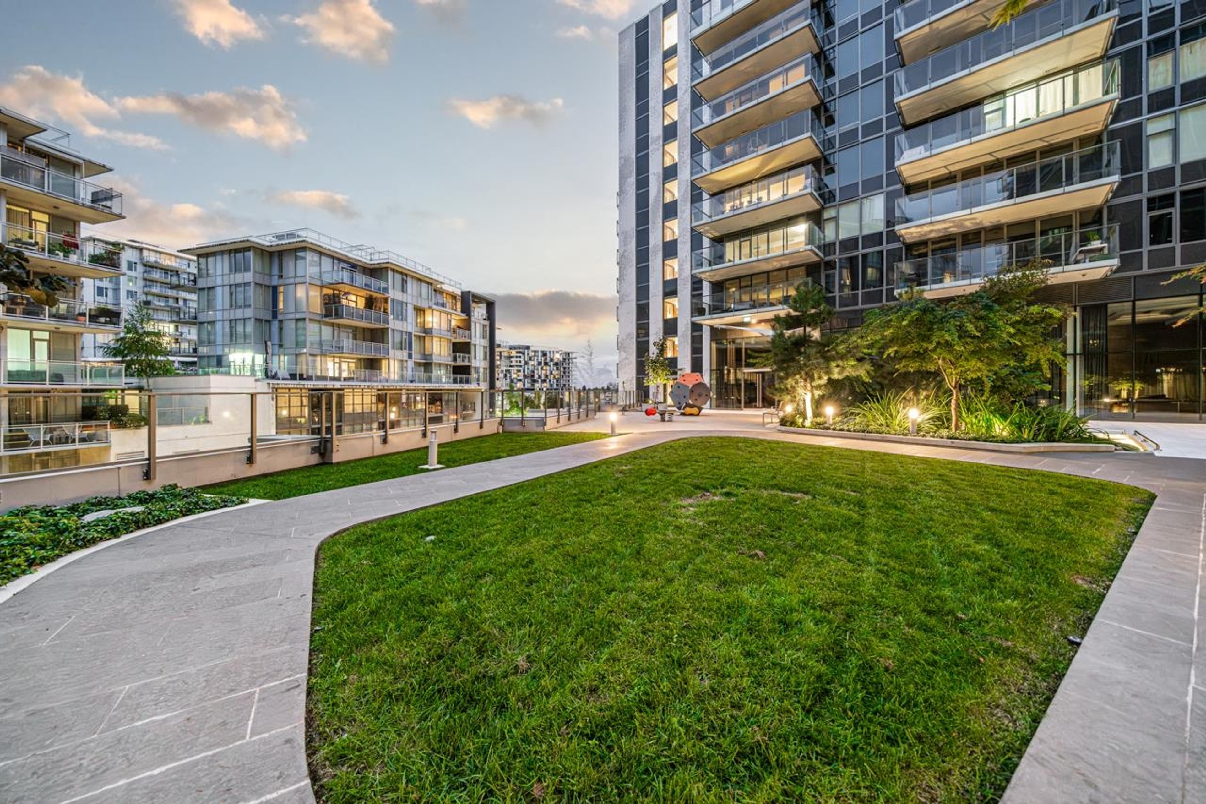 #908 8555 CAPSTAN WAY - 32