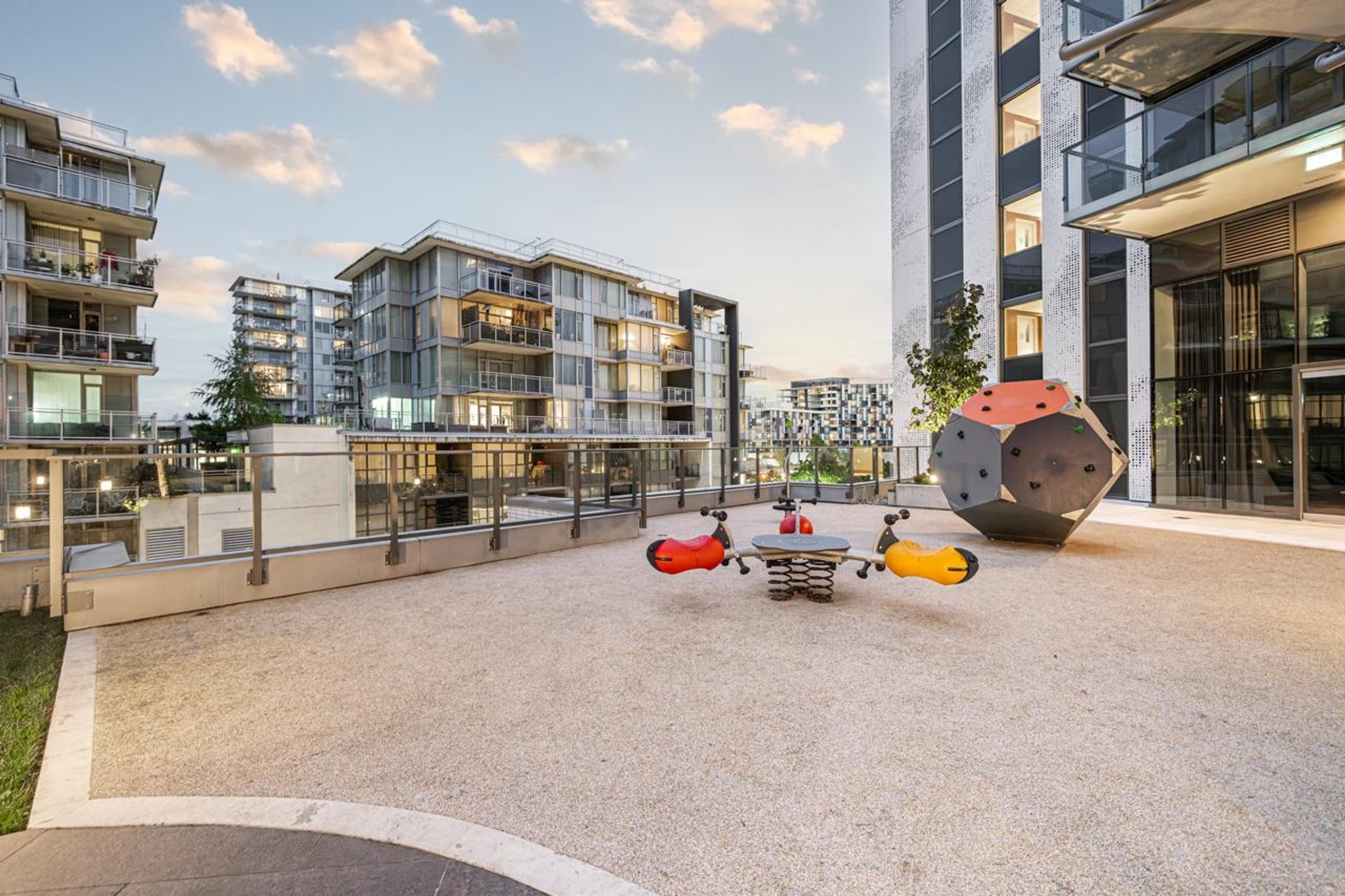 #908 8555 CAPSTAN WAY - 33