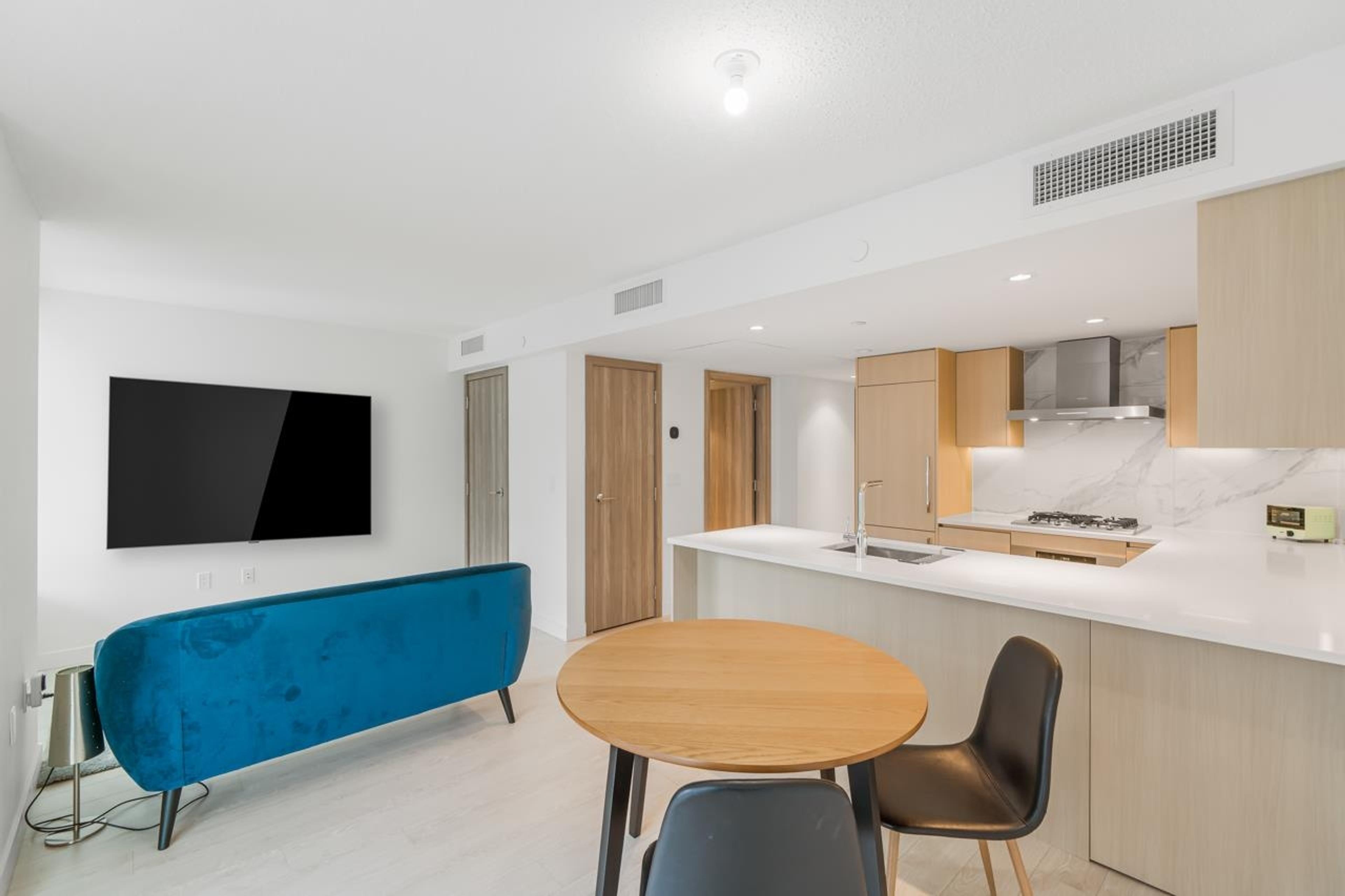 #908 8555 CAPSTAN WAY - 11