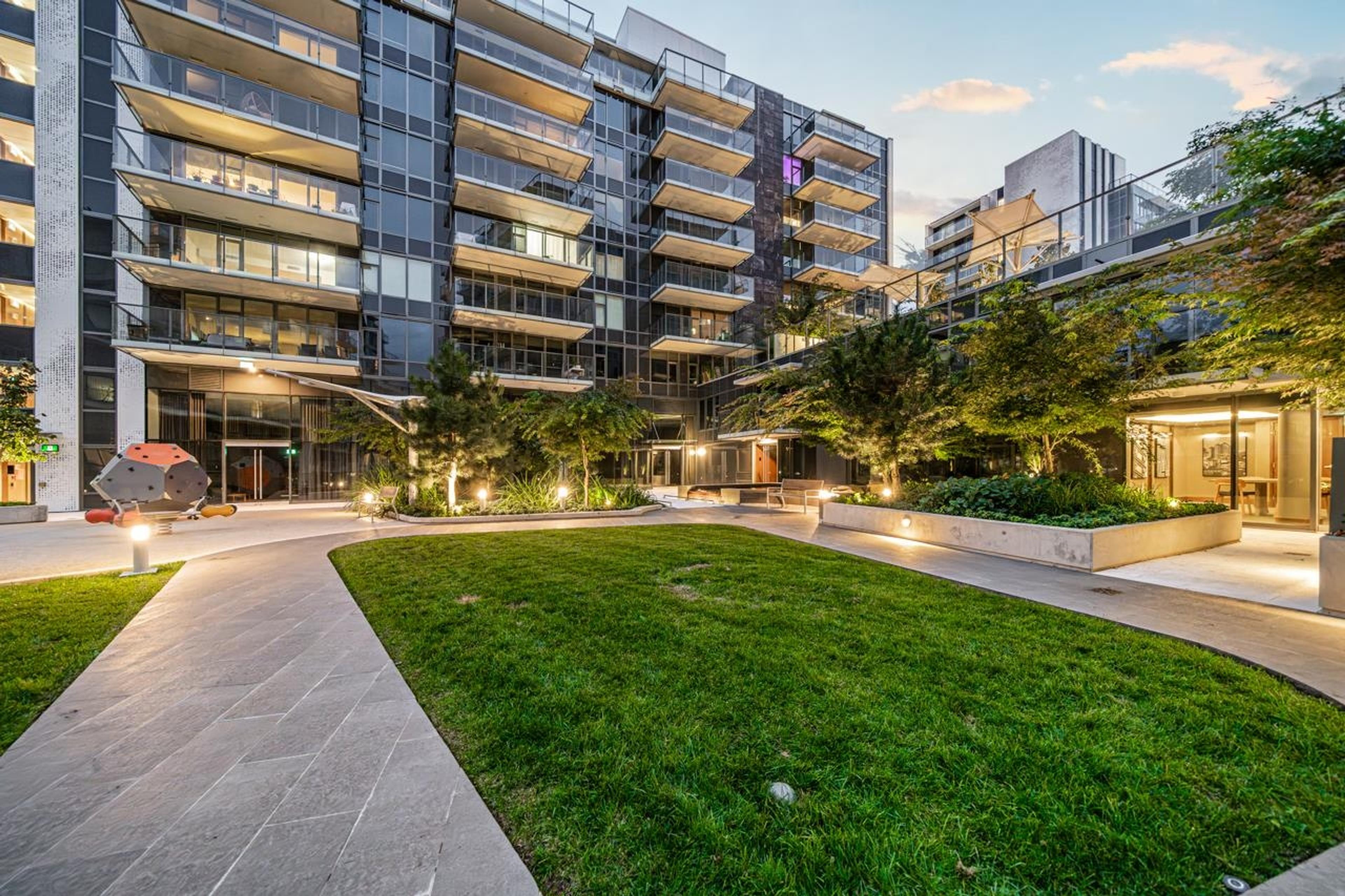 #908 8555 CAPSTAN WAY - 31