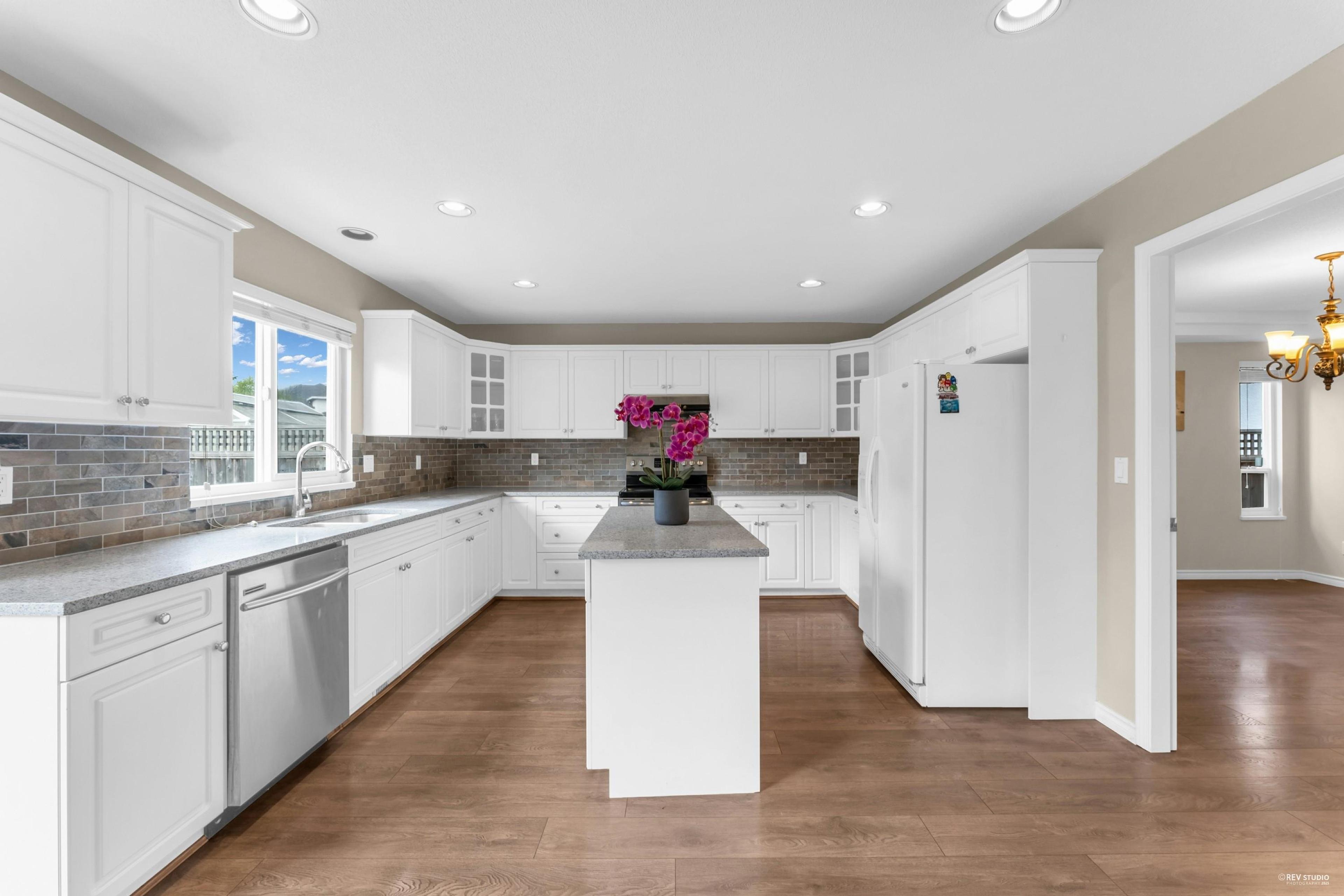 15674 101A AVENUE - 10