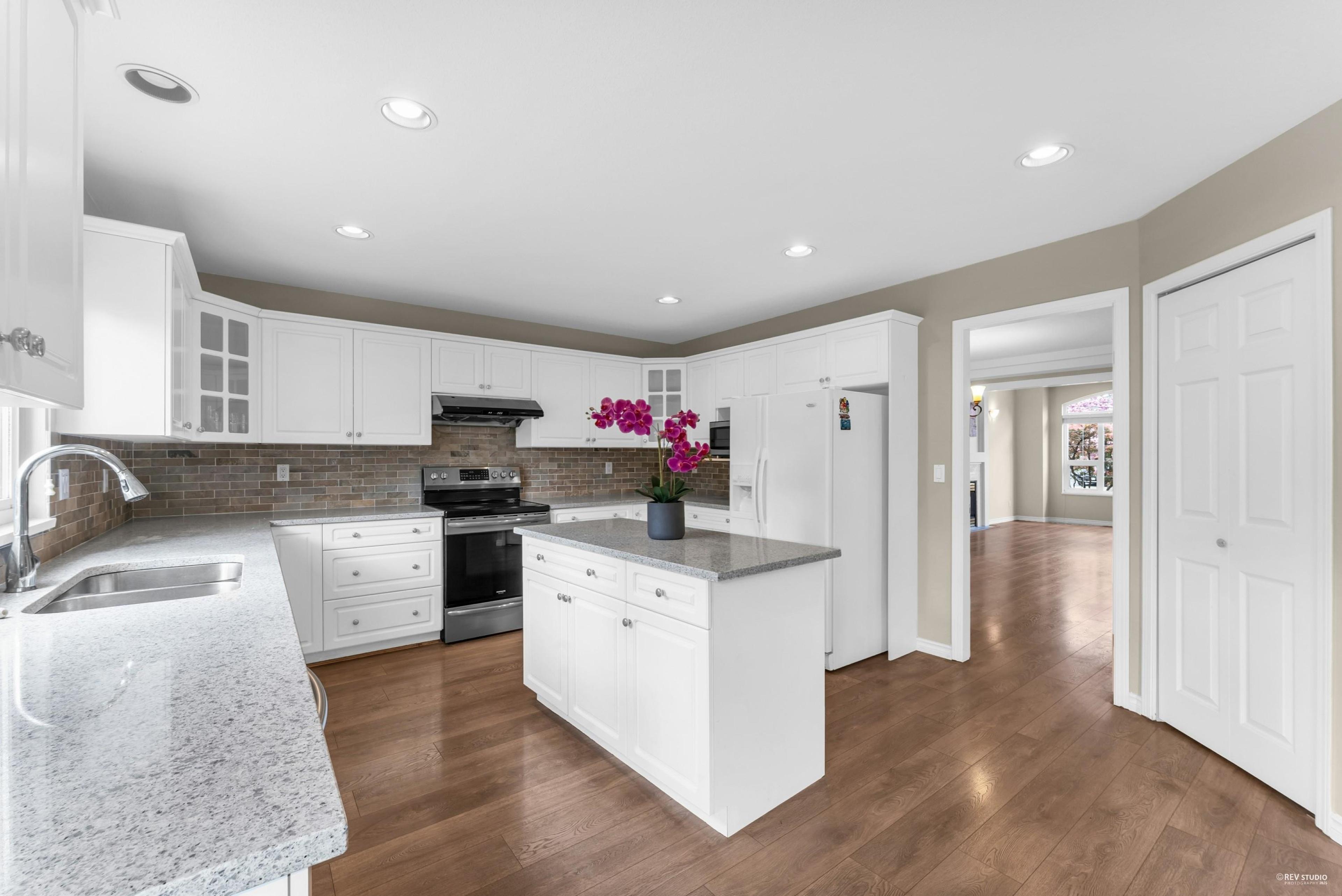 15674 101A AVENUE - 11