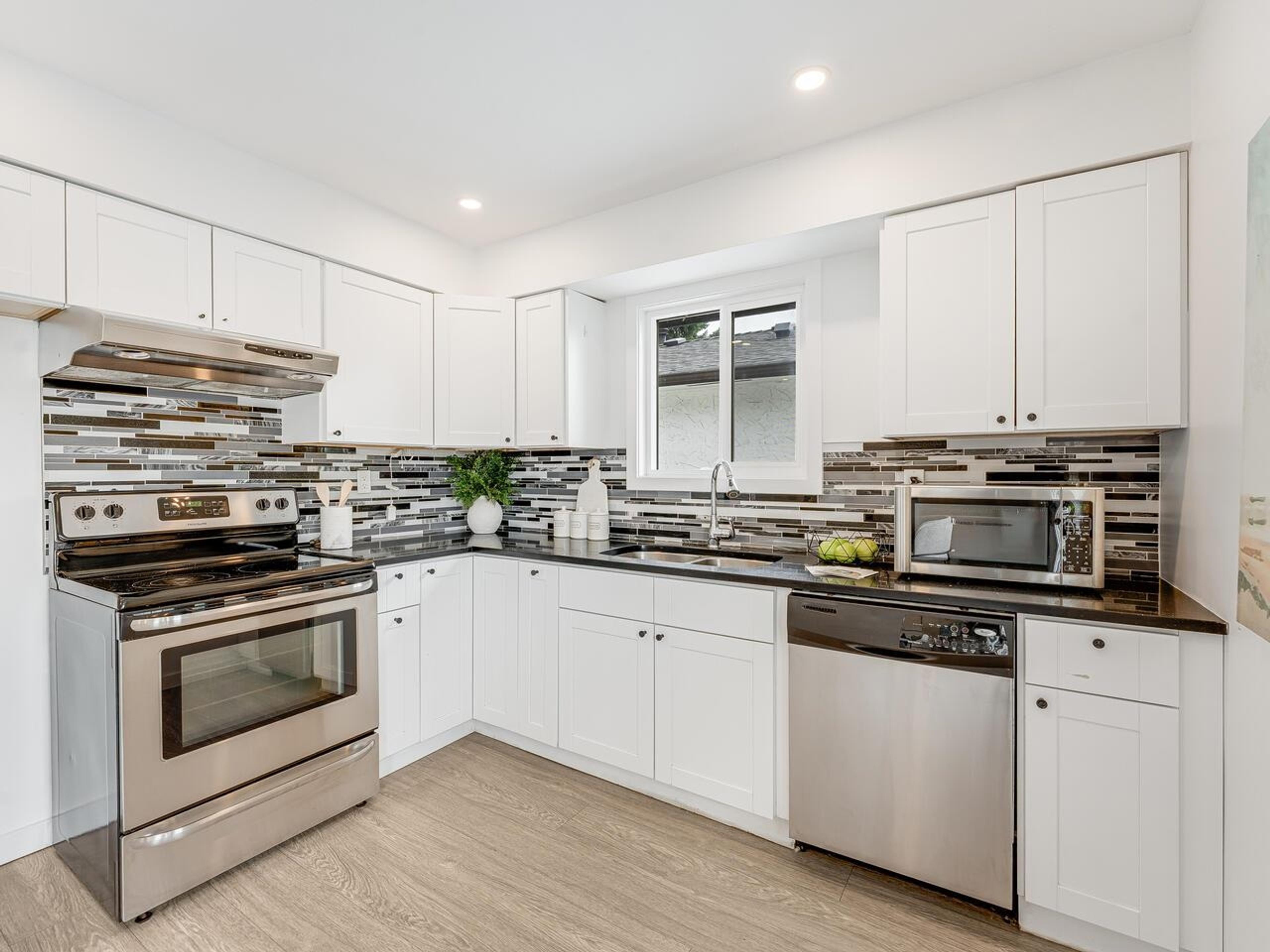 1732 PRAIRIE AVENUE - 8