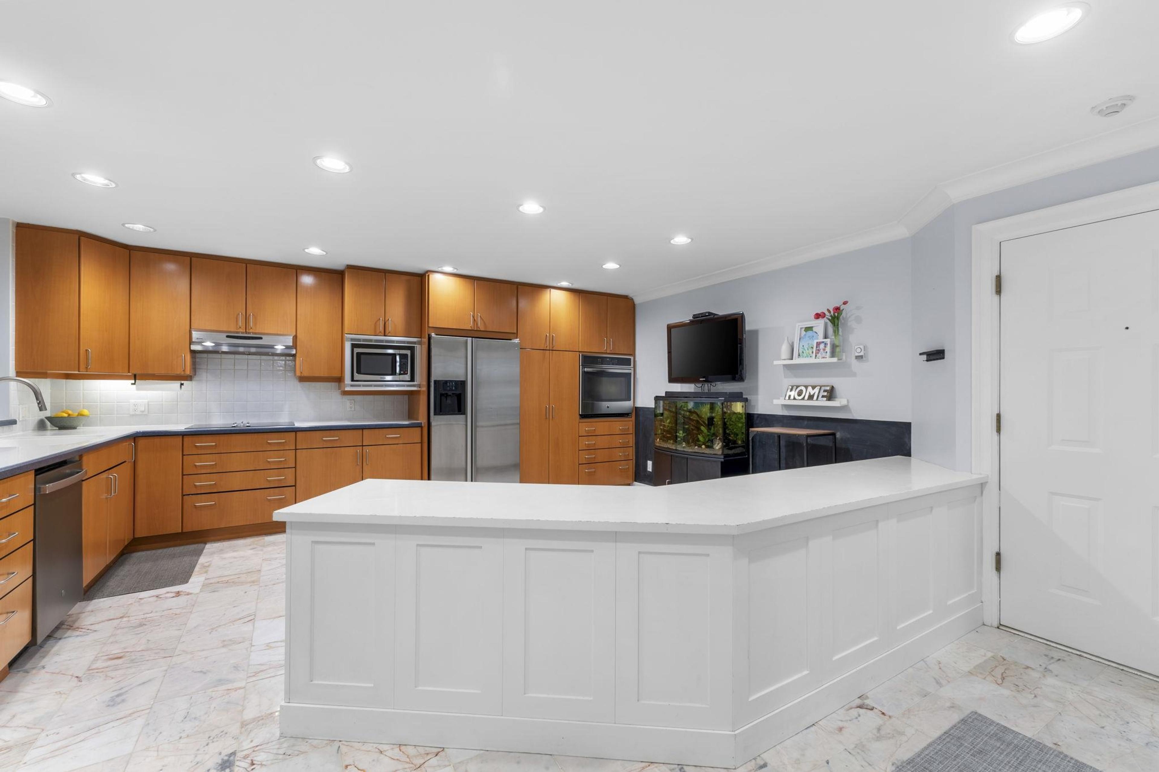 #102 1500 OSTLER COURT - 9