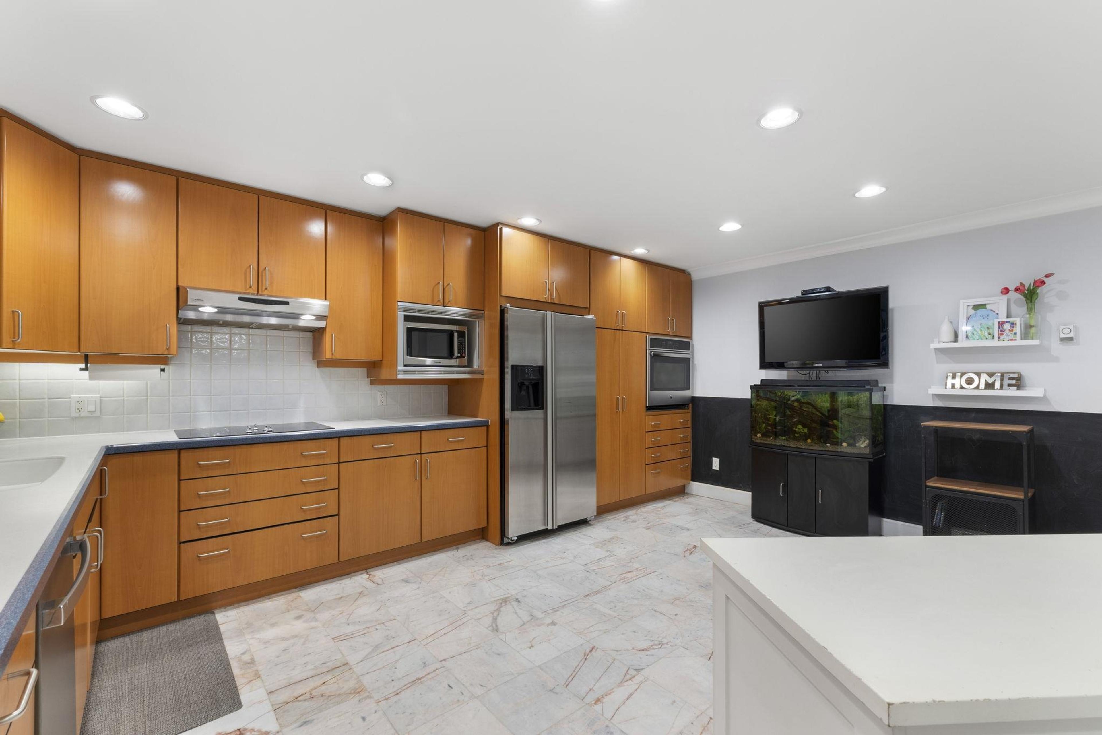 #102 1500 OSTLER COURT - 11