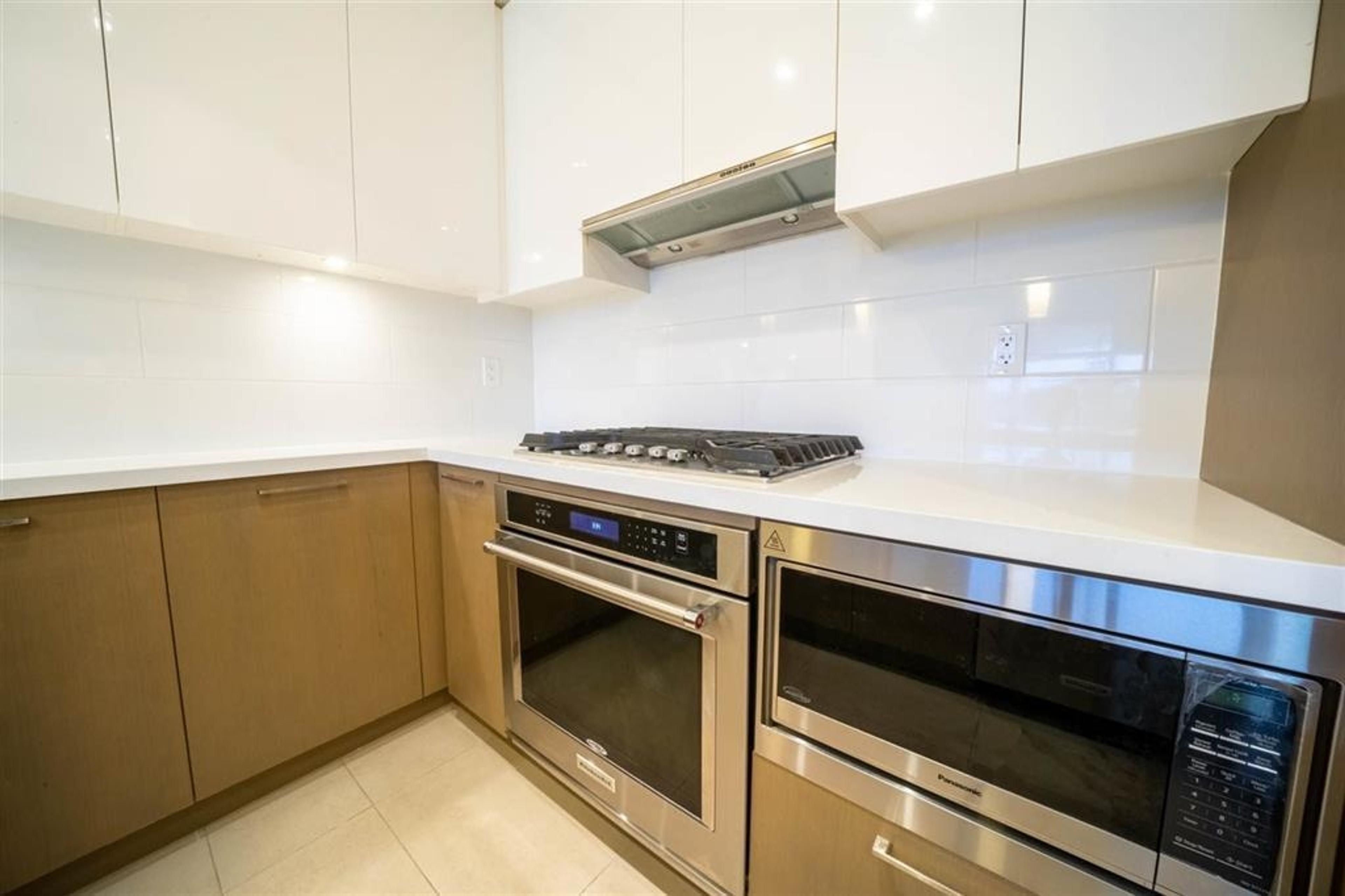 #1905 3080 LINCOLN AVENUE - 6