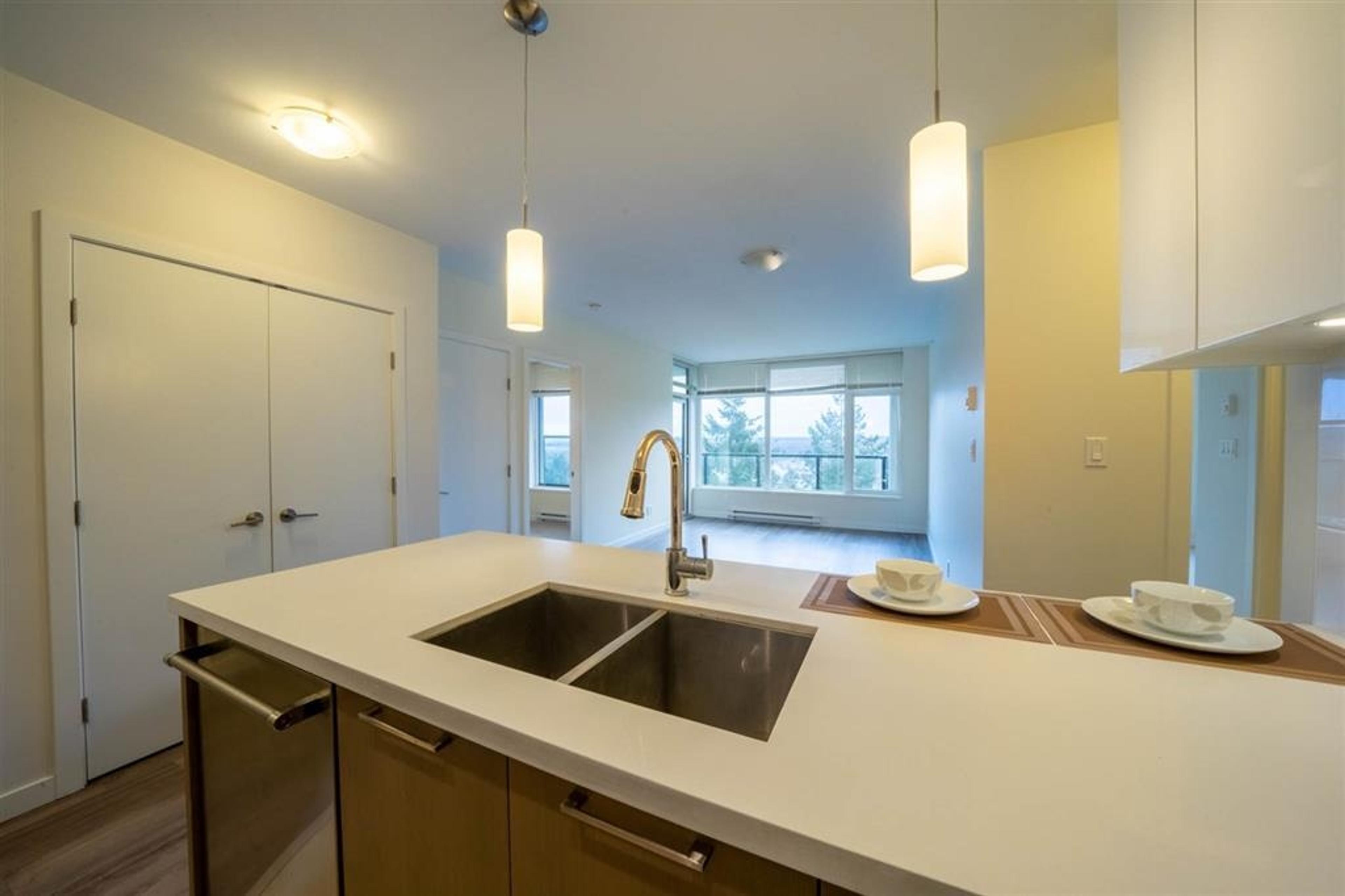 #1905 3080 LINCOLN AVENUE - 4