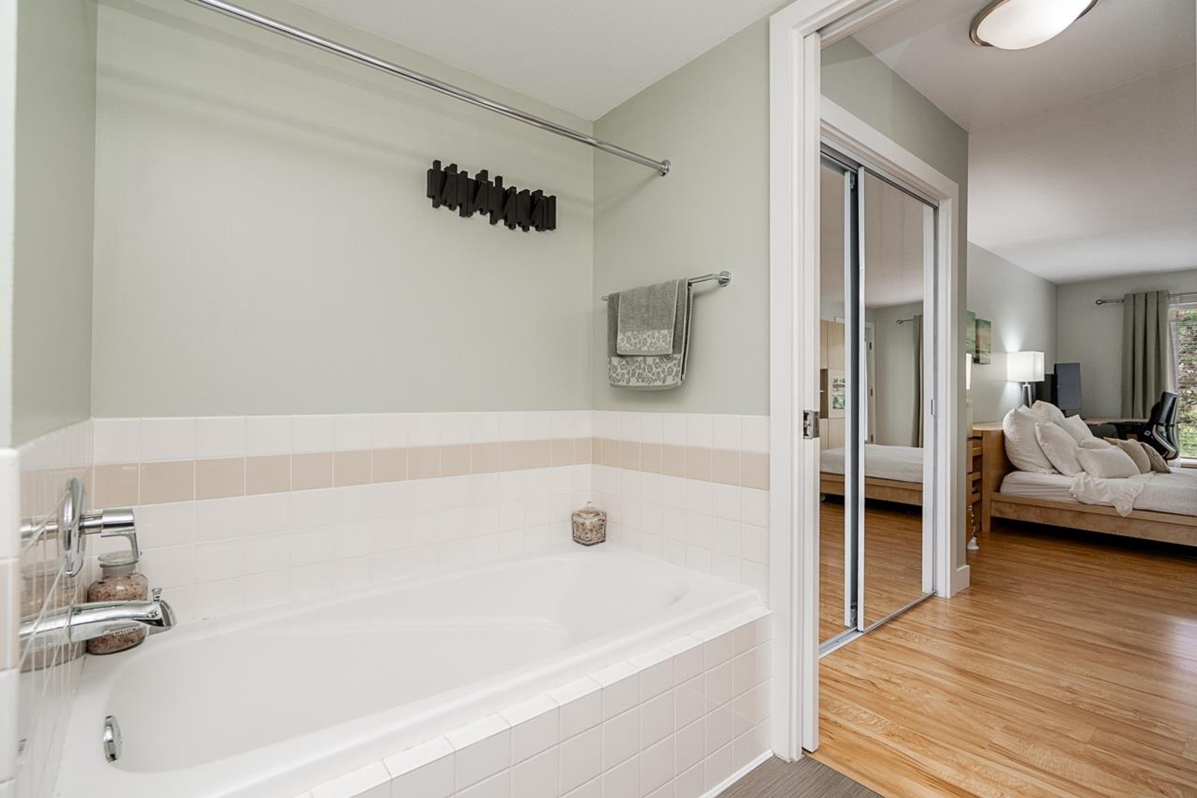 #505 60 RICHMOND STREET - 24