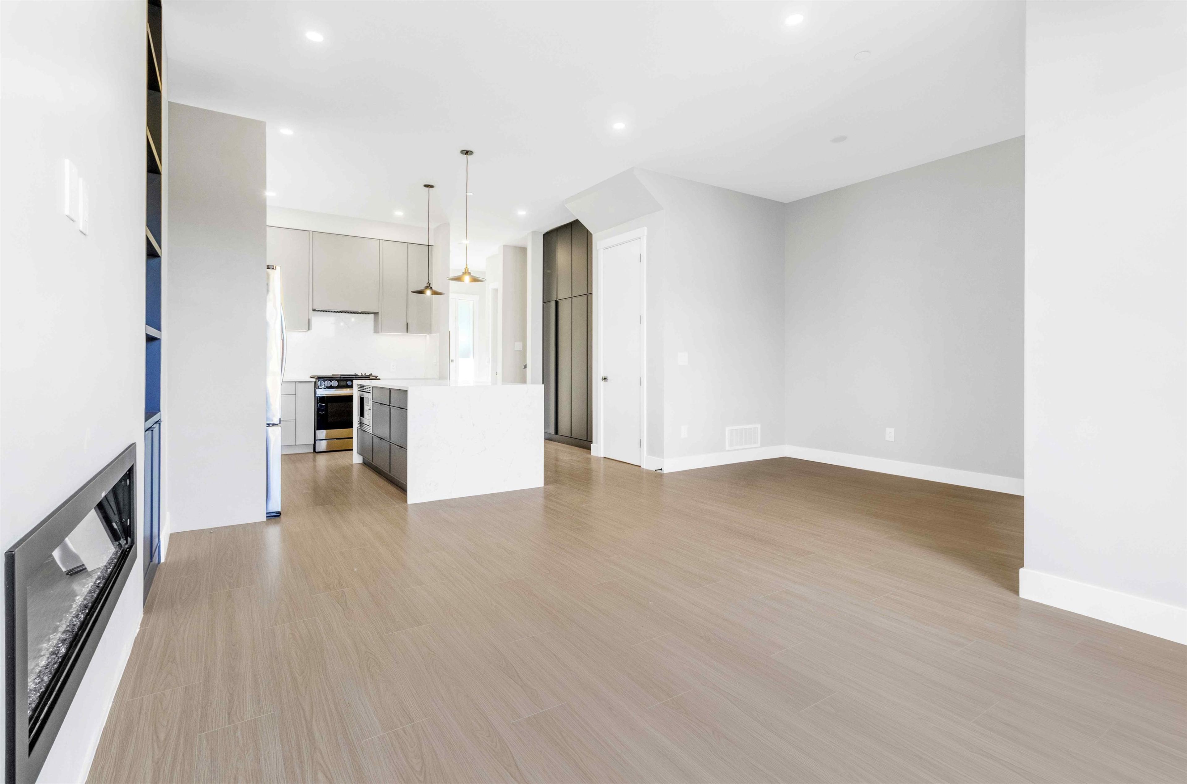 7686 196 STREET - 13